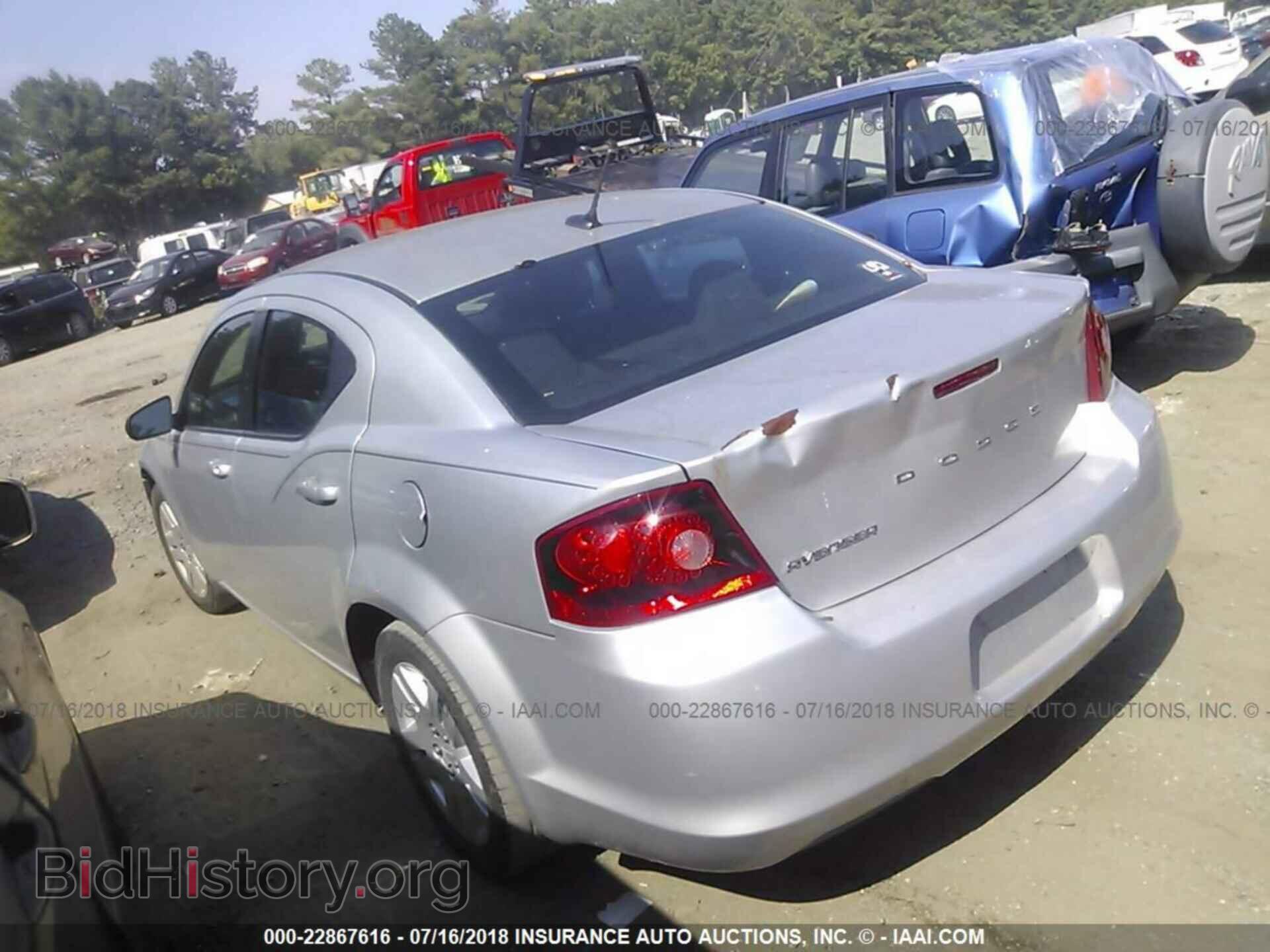 2011 Dodge Avenger - VIN: 1B3BD4FB0BN566132 - Photo 3