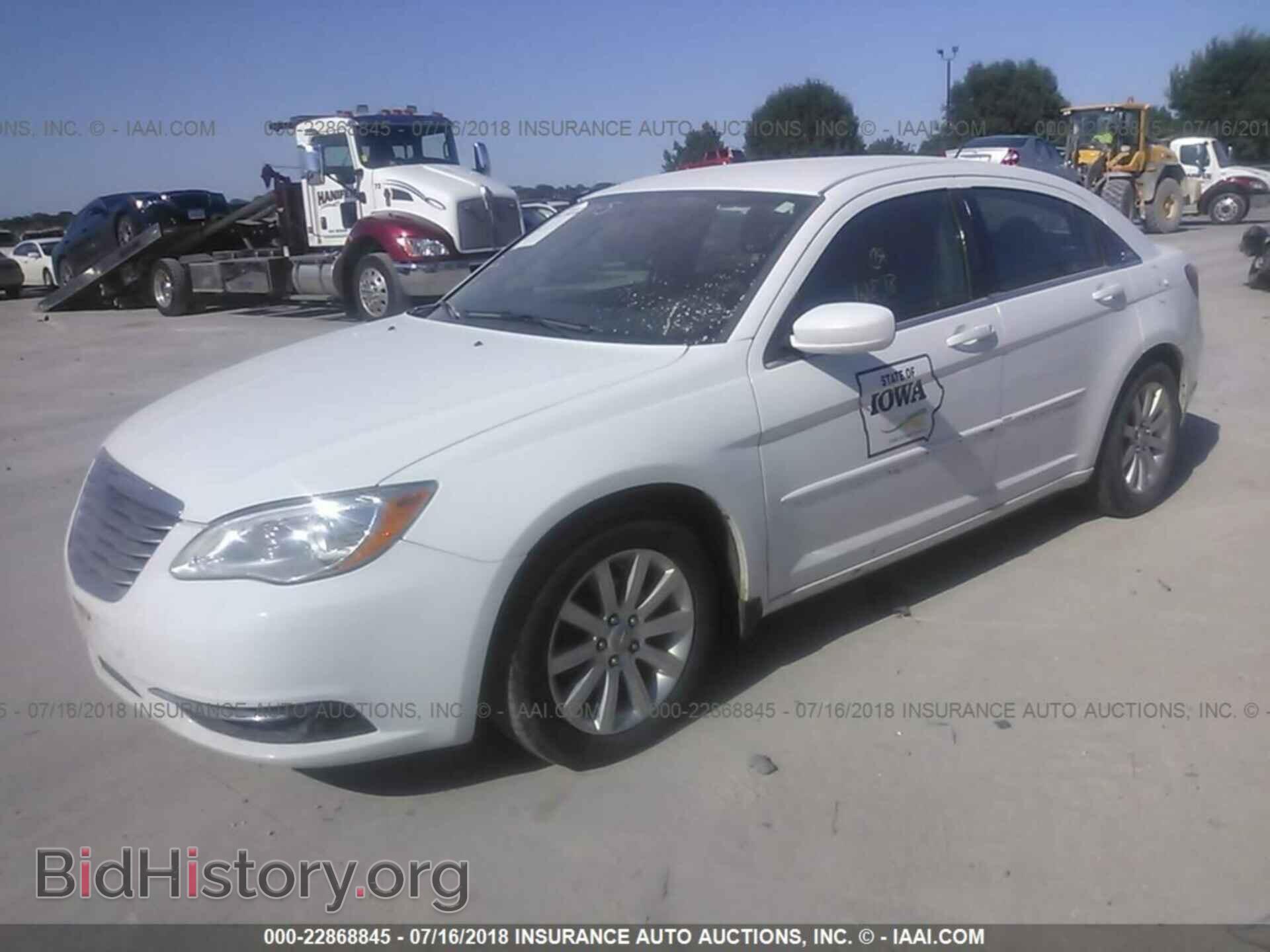 2013 Chrysler 200 - VIN: 1C3CCBBG3DN669094 - Photo 2