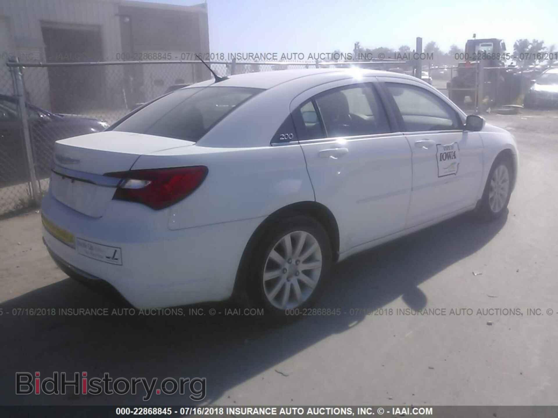 2013 Chrysler 200 - VIN: 1C3CCBBG3DN669094 - Photo 4