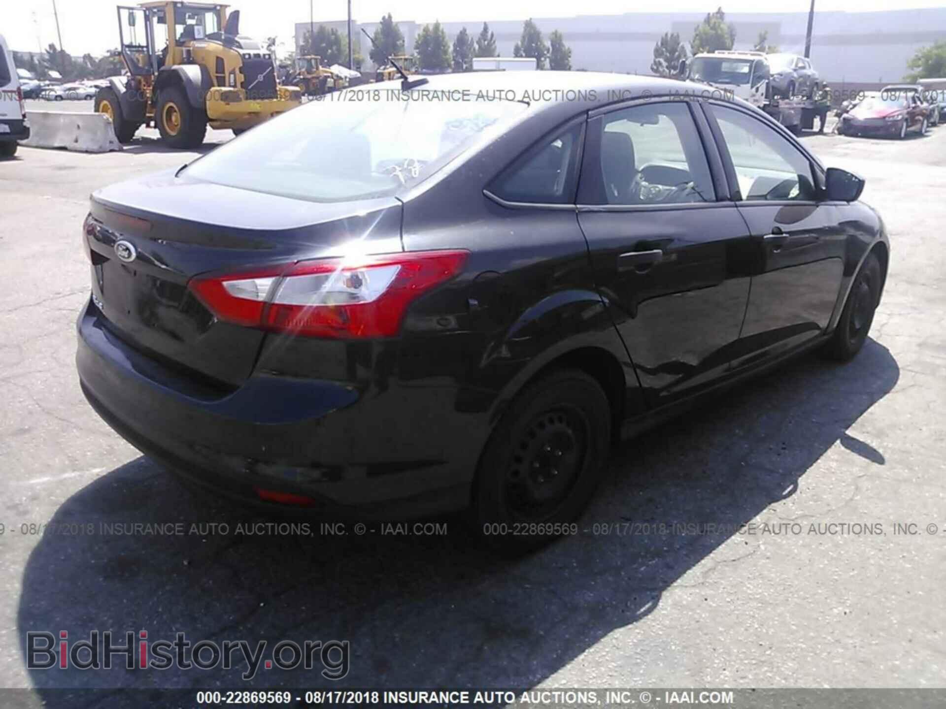 2012 Ford Focus - VIN: 1FAHP3E23CL452124 - Photo 4