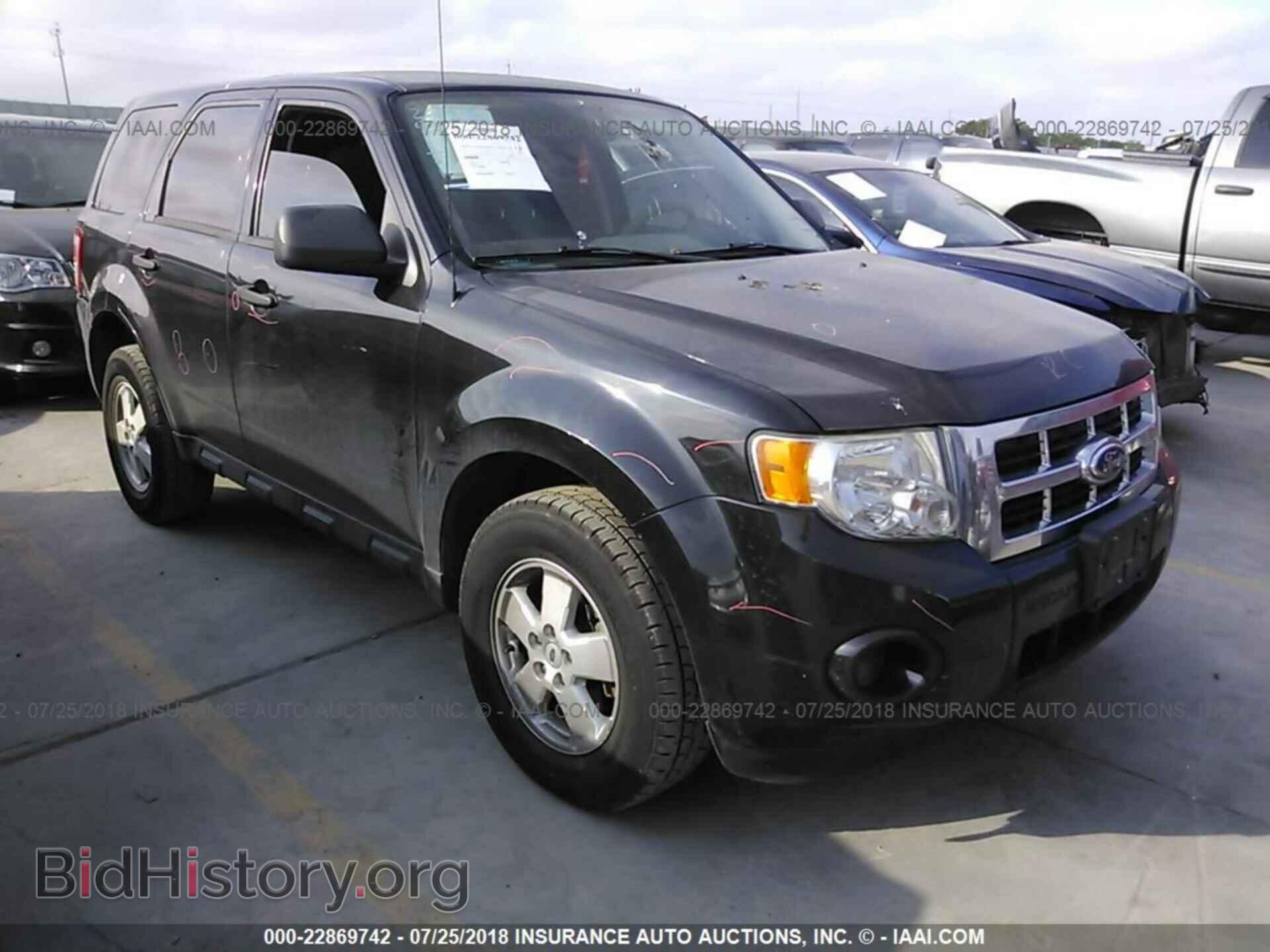 Photo 1FMCU0C70BKC62792 - Ford Escape 2011