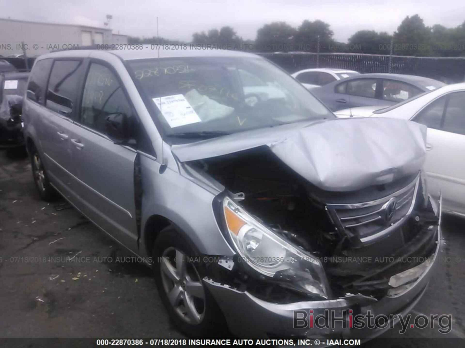 Photo 2V4RW3DGXBR691728 - Volkswagen Routan 2011