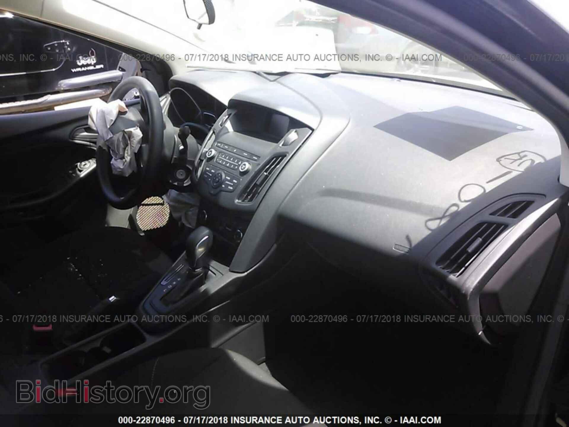 2018 Ford Focus - VIN: 1FADP3E26JL240250 - Фото 5