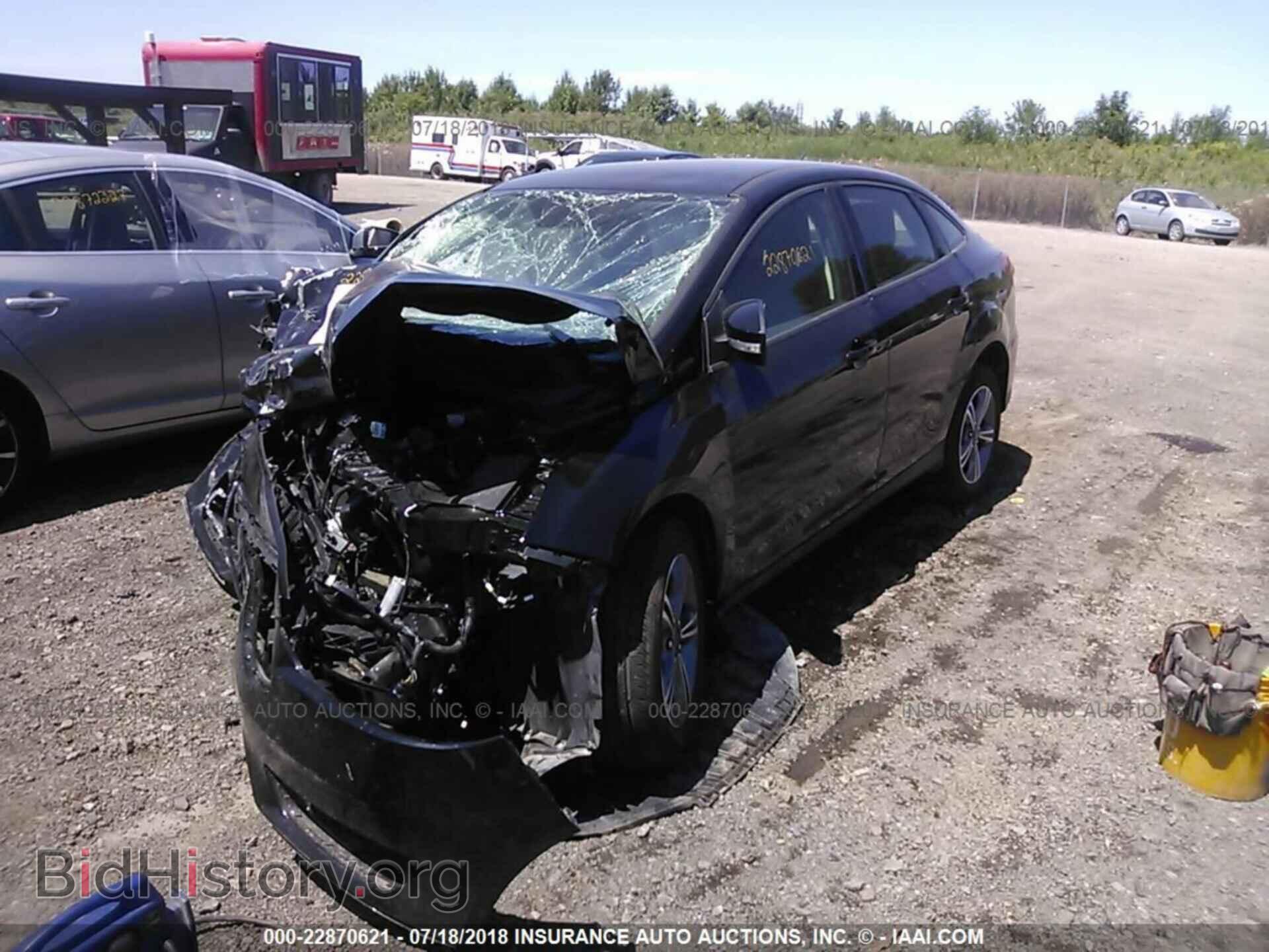2018 Ford Focus - VIN: 1FADP3F21JL225976 - Фото 2
