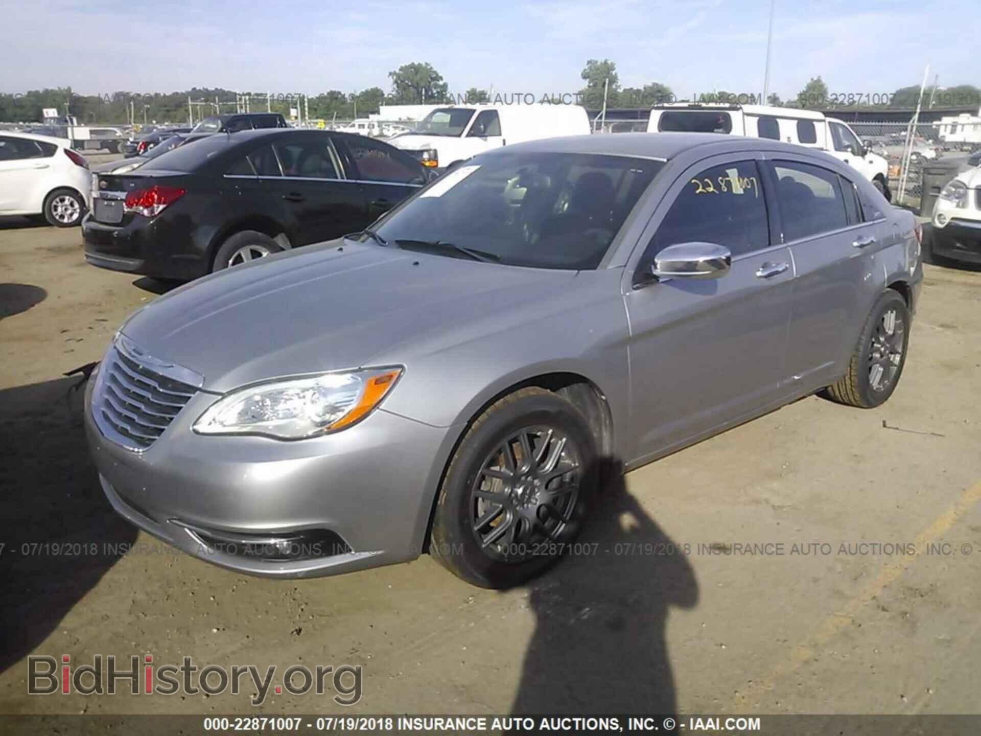 2013 Chrysler 200 - VIN: 1C3CCBCGXDN583246 - Фото 2