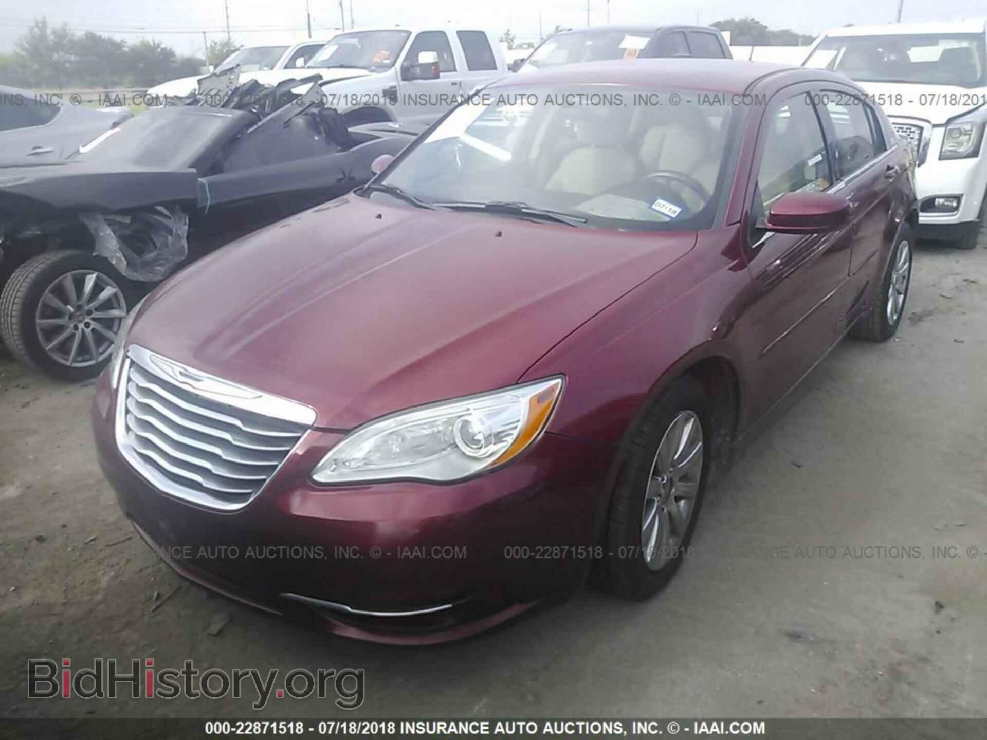 2014 Chrysler 200 - VIN: 1C3CCBBB2EN144632 - Фото 2