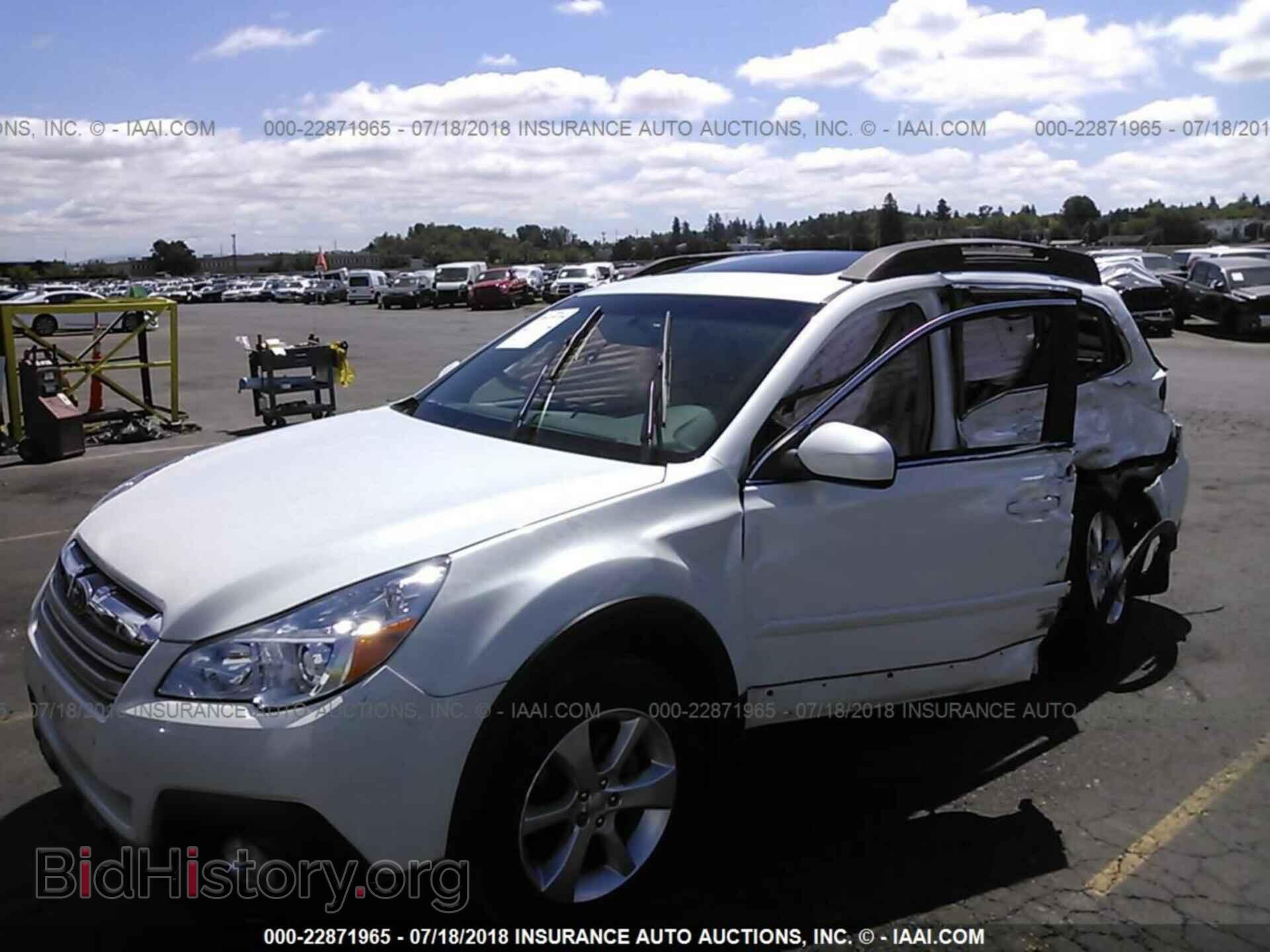 2014 Subaru Outback - VIN: 4S4BRBLC2E3305811 - Фото 2