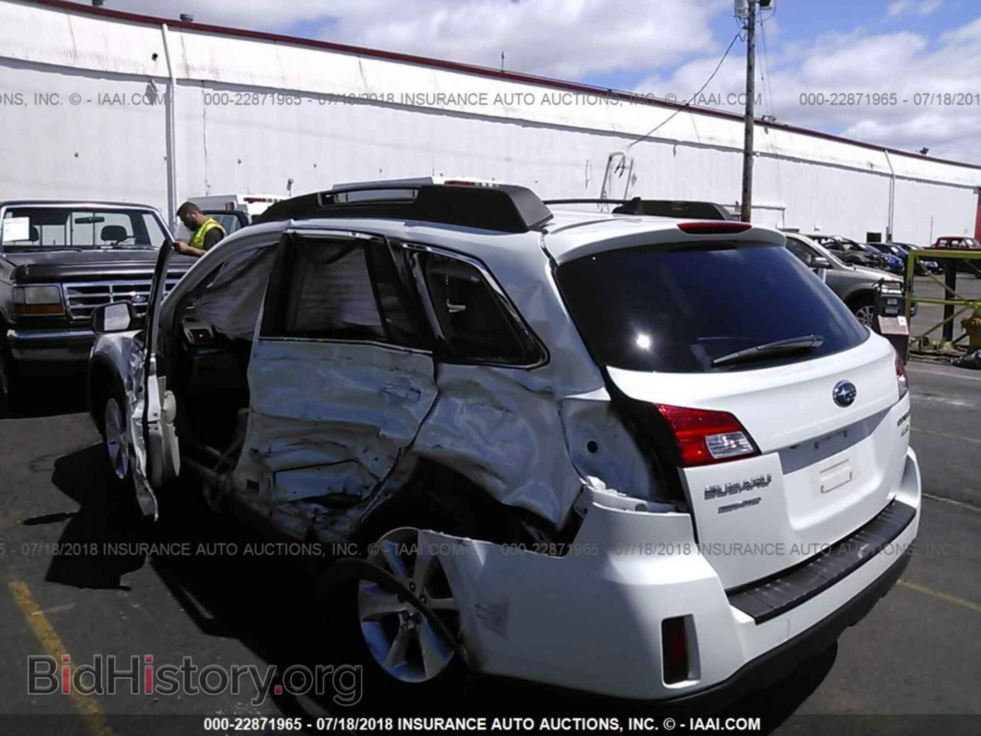 2014 Subaru Outback - VIN: 4S4BRBLC2E3305811 - Фото 3