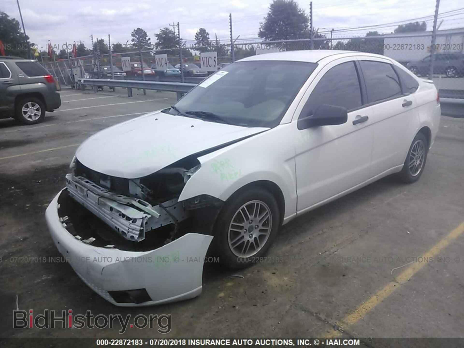 2011 Ford Focus - VIN: 1FAHP3FN6BW147500 - Фото 2
