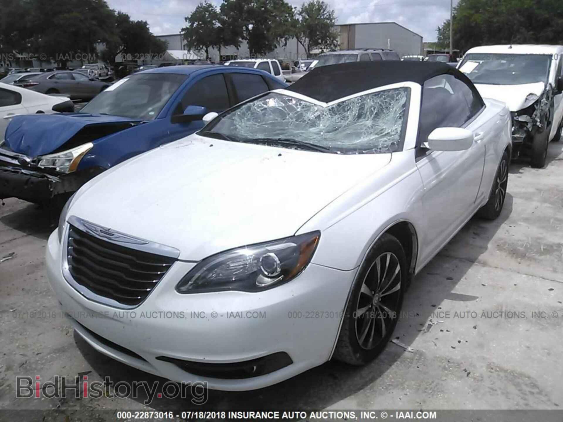 2011 Chrysler 200 - VIN: 1C3BC8EG7BN567739 - Photo 2