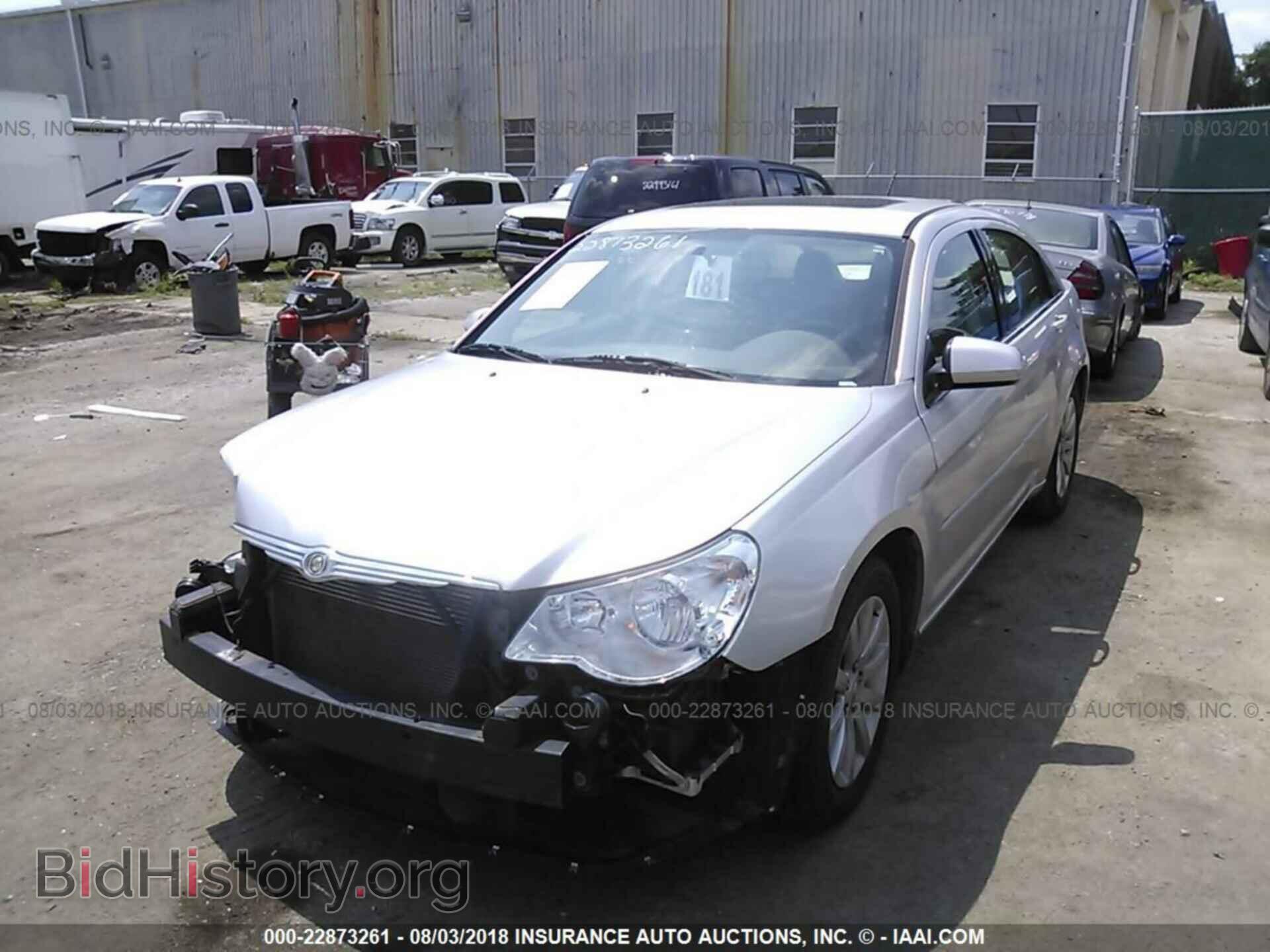 2010 CHRYSLER SEBRING - VIN: 1C3CC5FD4AN223145 - Фото 2