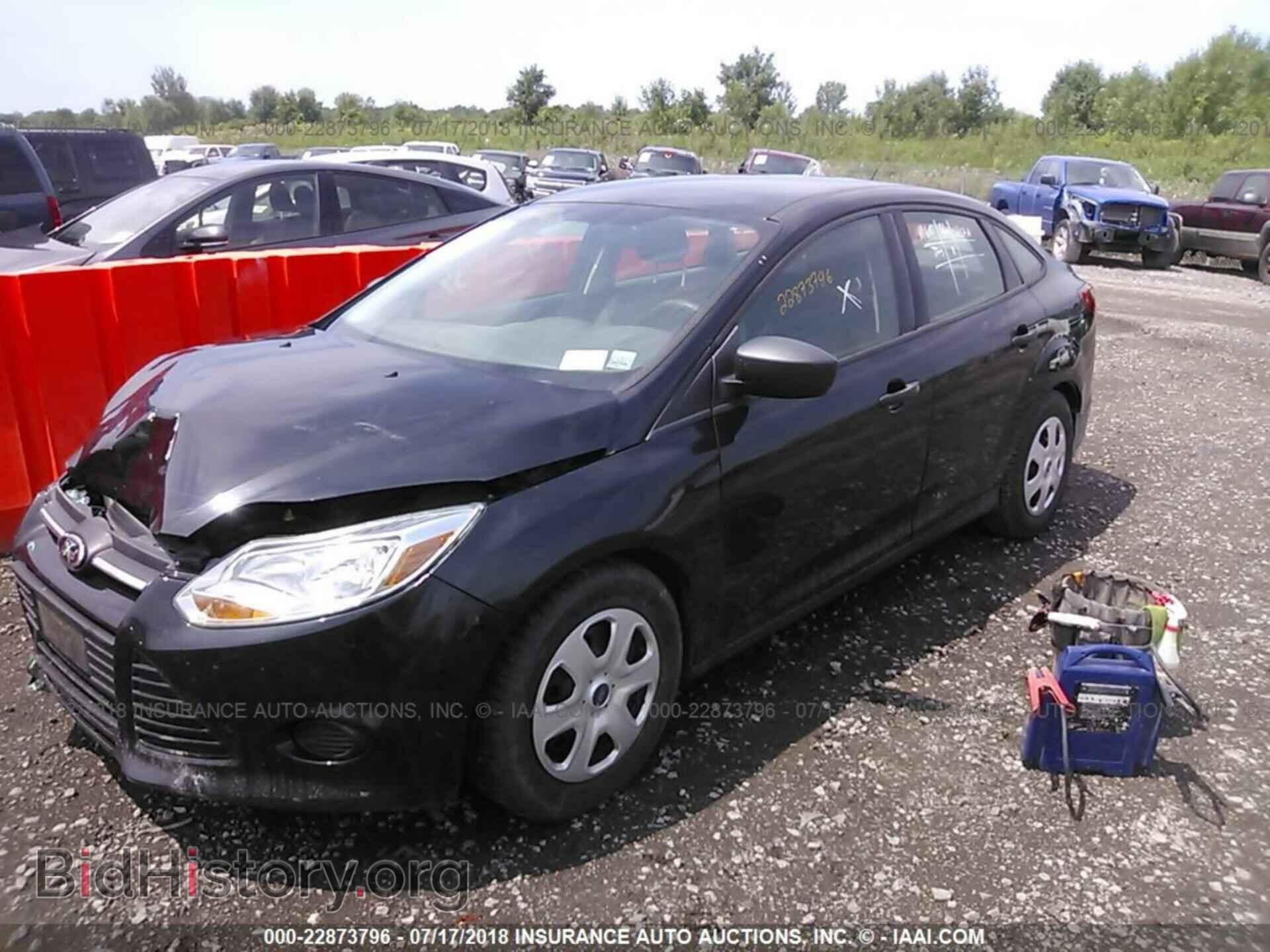 2012 Ford Focus - VIN: 1FAHP3E25CL346712 - Photo 2