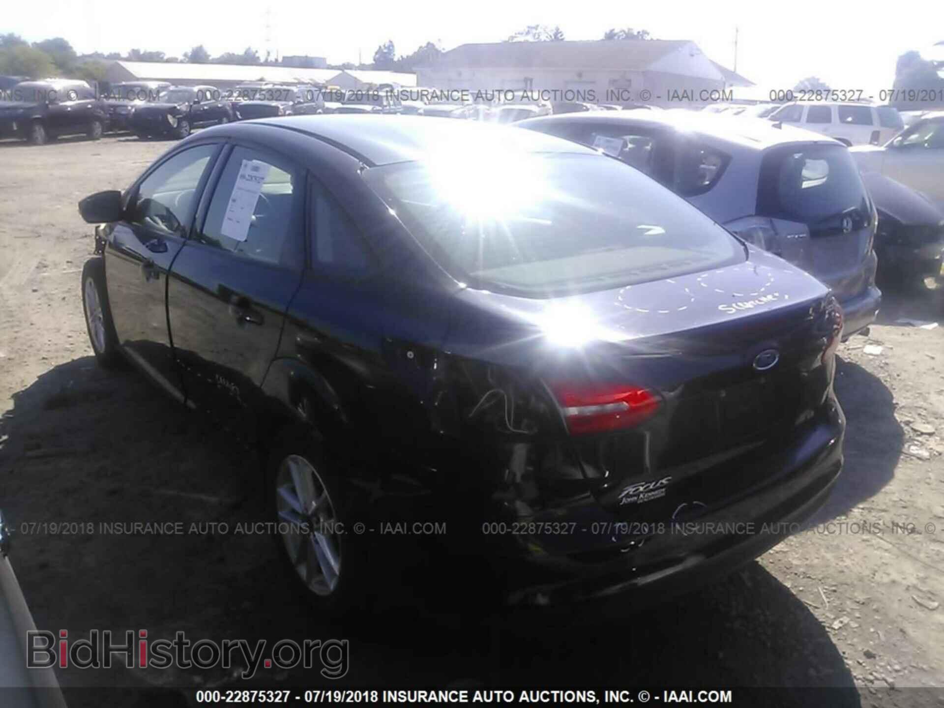 2016 Ford Focus - VIN: 1FADP3F2XGL240727 - Photo 3
