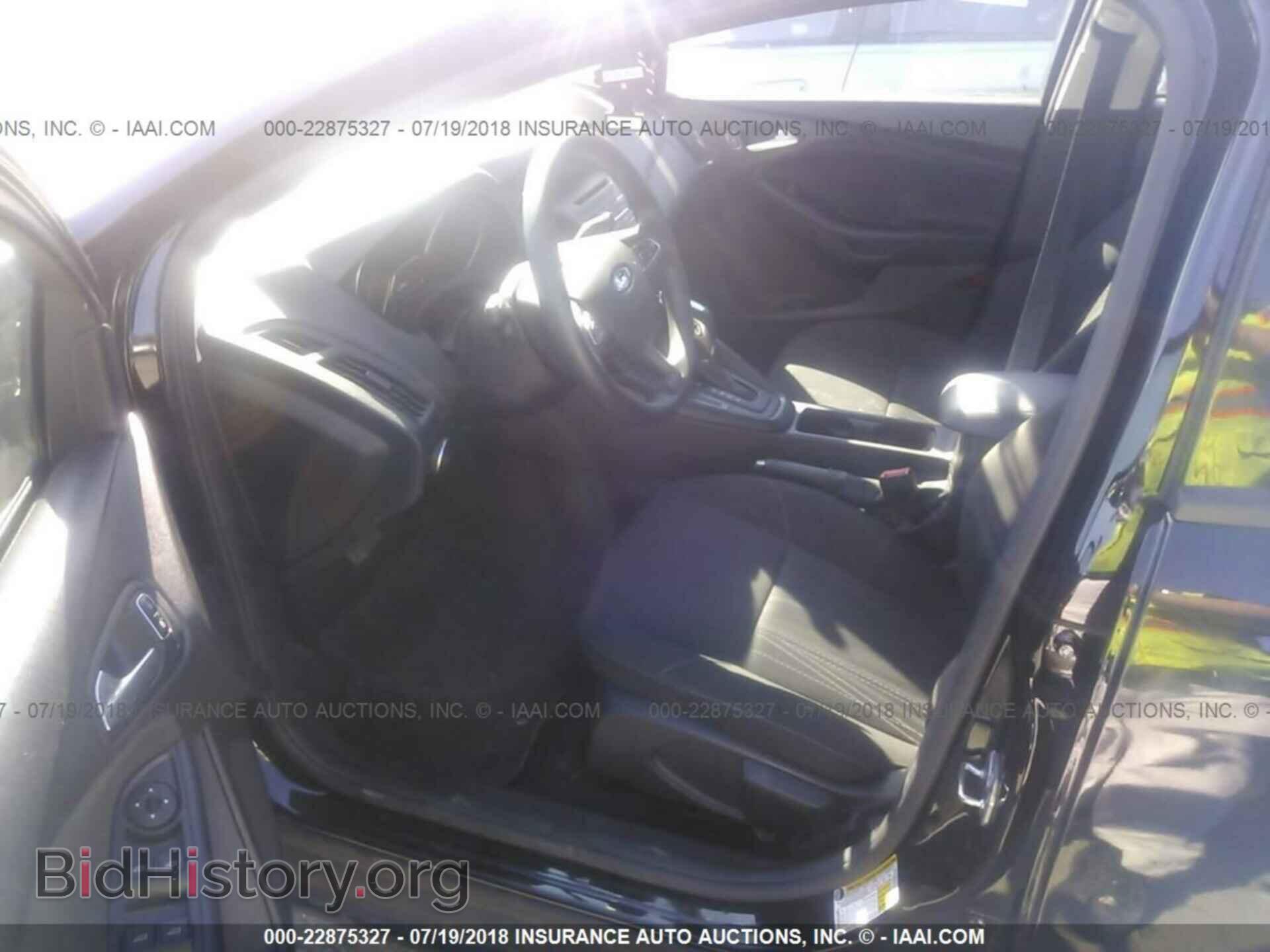 2016 Ford Focus - VIN: 1FADP3F2XGL240727 - Photo 5