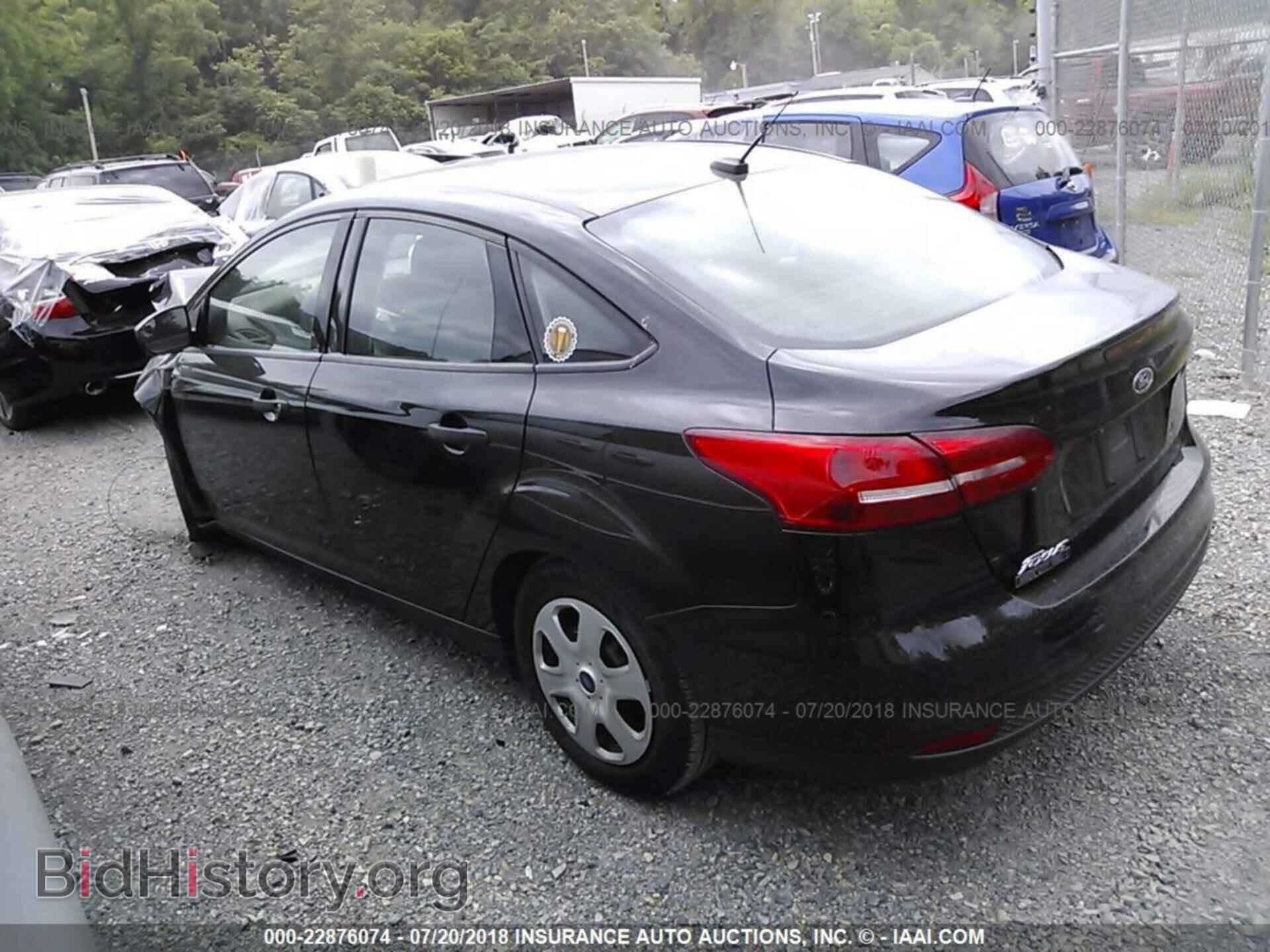 2017 Ford Focus - VIN: 1FADP3E28HL312558 - Photo 3