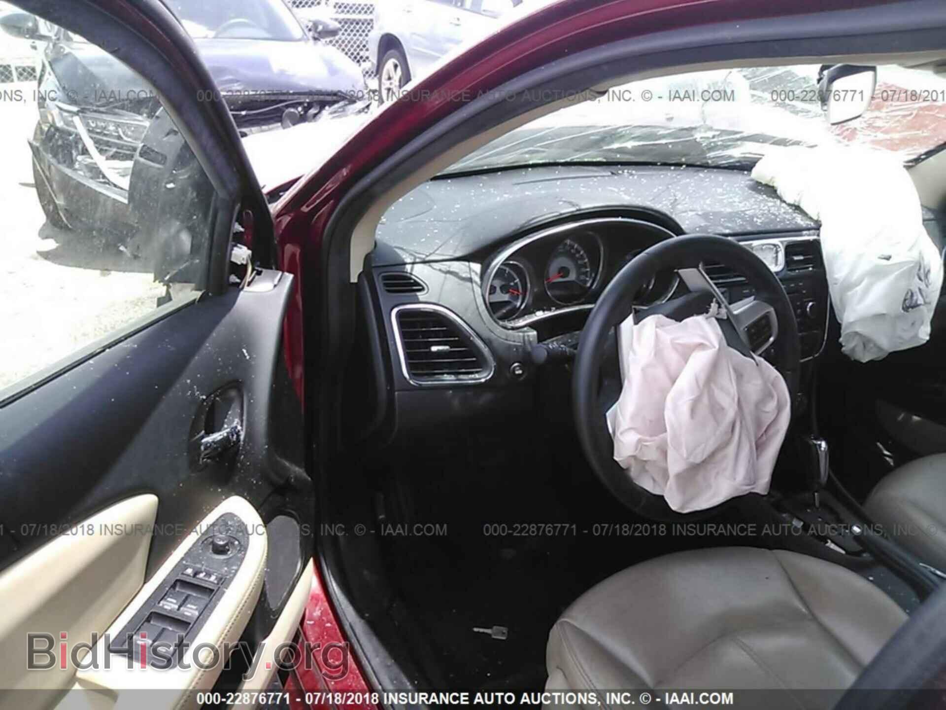 2014 Chrysler 200 - VIN: 1C3CCBCG2EN156998 - Photo 5