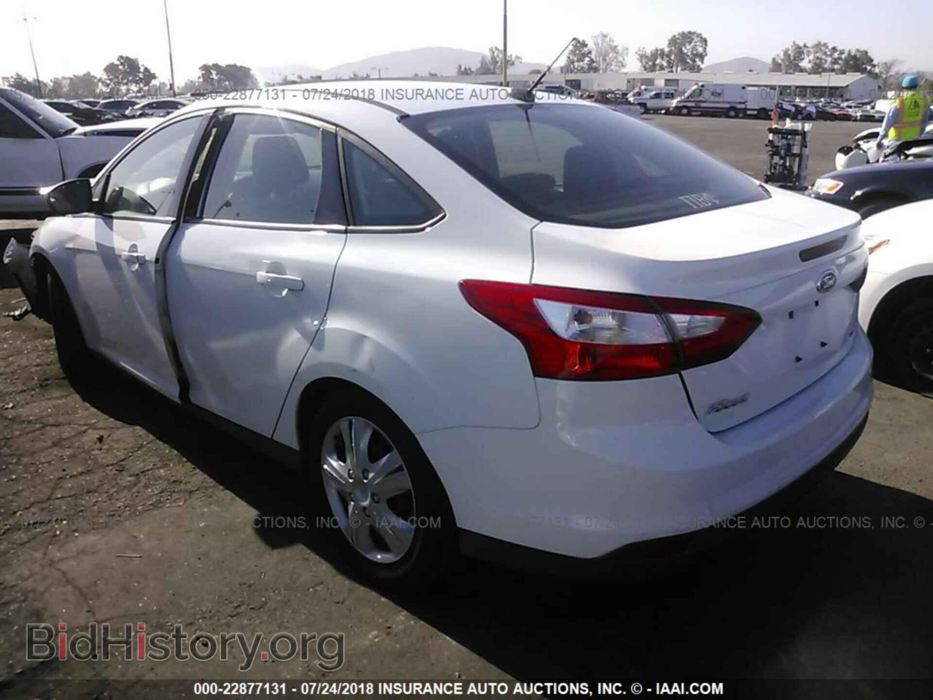 2012 Ford Focus - VIN: 1FAHP3F25CL141597 - Photo 3