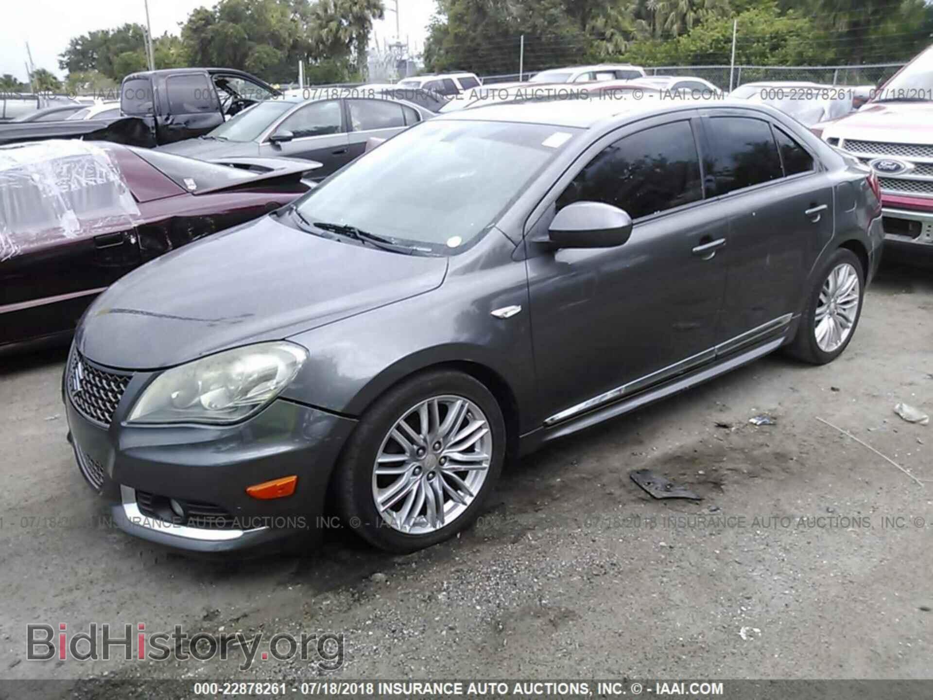 2012 Suzuki Kizashi - VIN: JS2RF9A86C6100321 - Photo 2