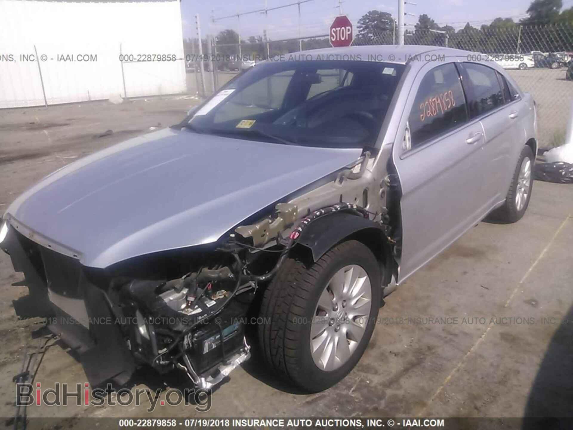 2012 Chrysler 200 - VIN: 1C3CCBAB6CN223137 - Фото 2