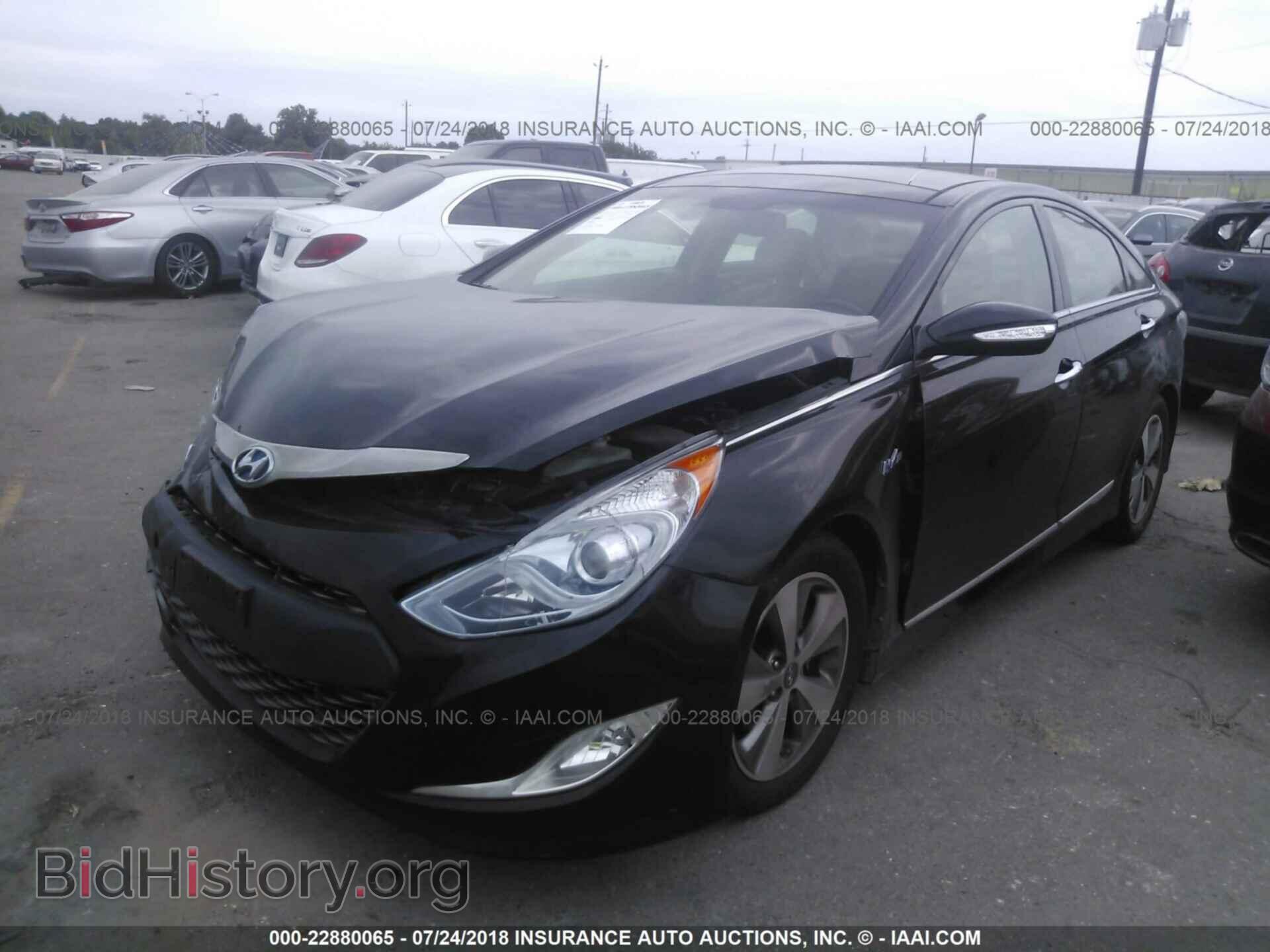 2012 Hyundai Sonata - VIN: KMHEC4A43CA044591 - Photo 2