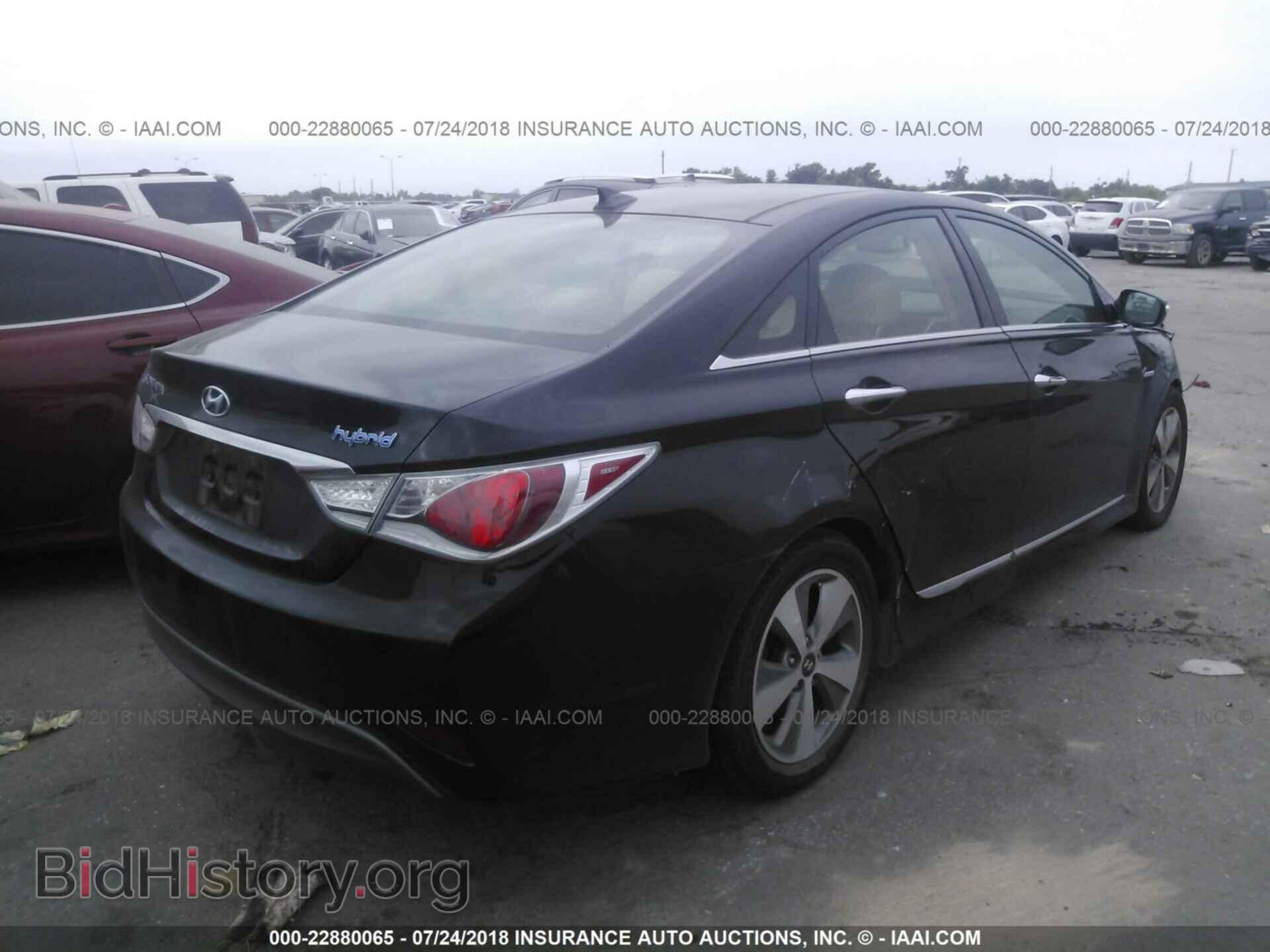 2012 Hyundai Sonata - VIN: KMHEC4A43CA044591 - Photo 4