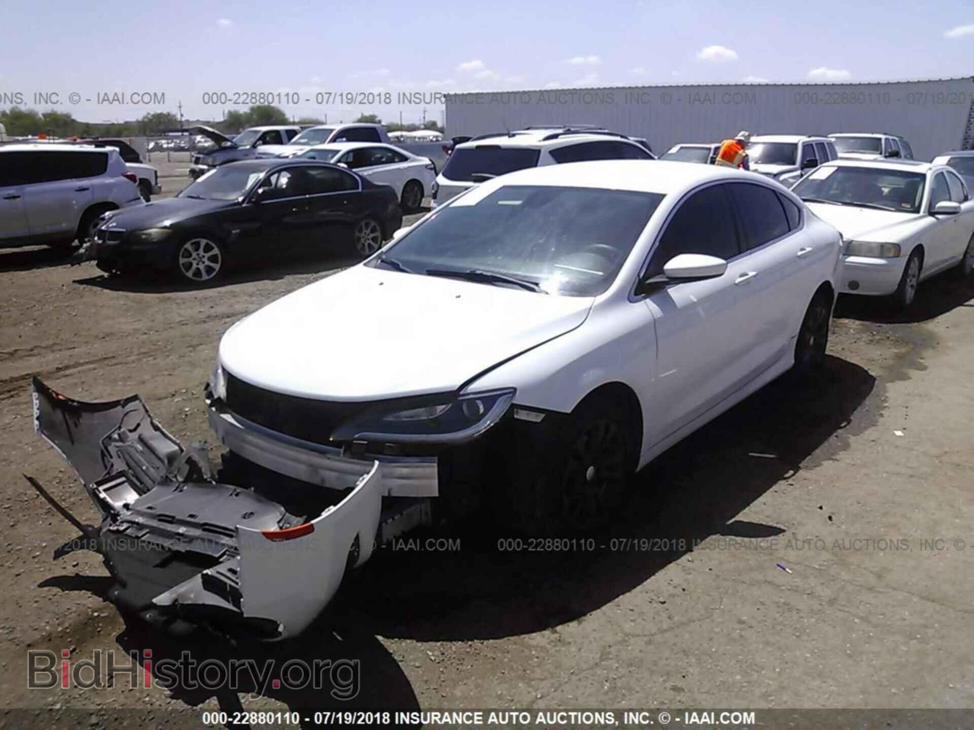 2015 Chrysler 200 - VIN: 1C3CCCAB8FN576327 - Photo 2