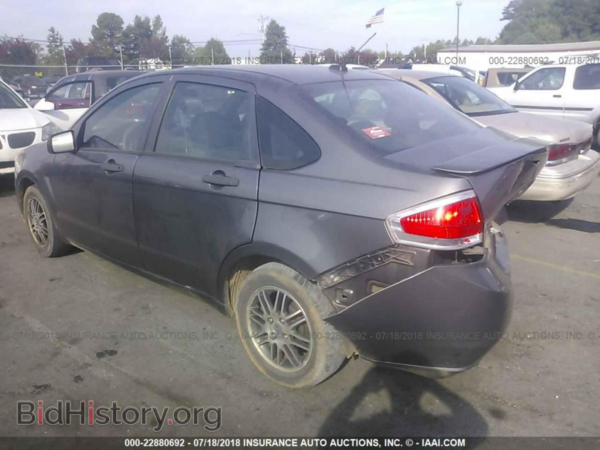 2011 Ford Focus - VIN: 1FAHP3FN6BW187043 - Photo 3