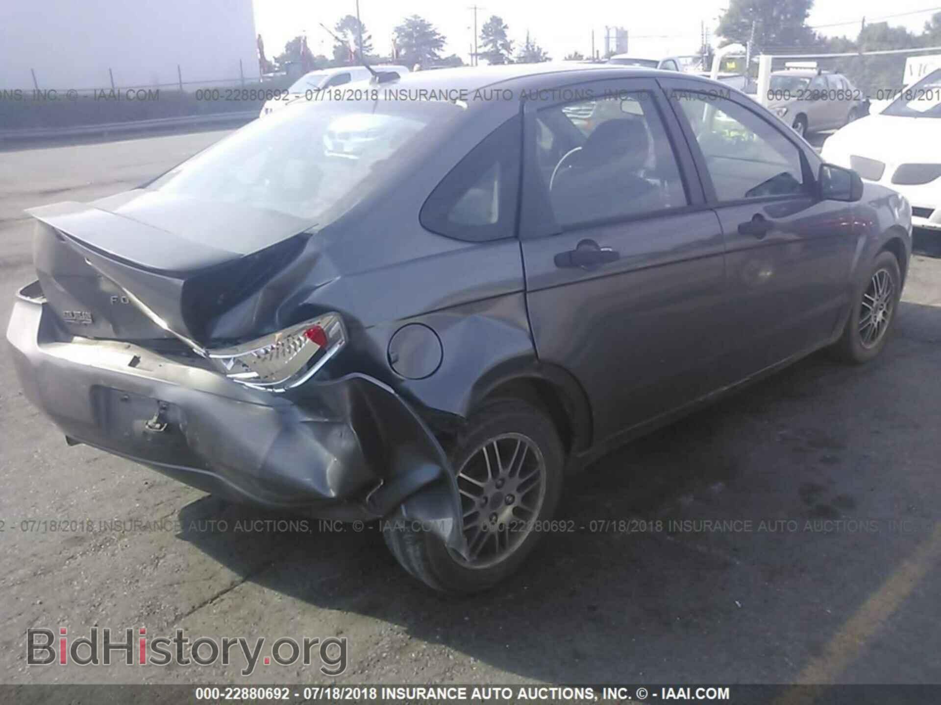 2011 Ford Focus - VIN: 1FAHP3FN6BW187043 - Photo 4