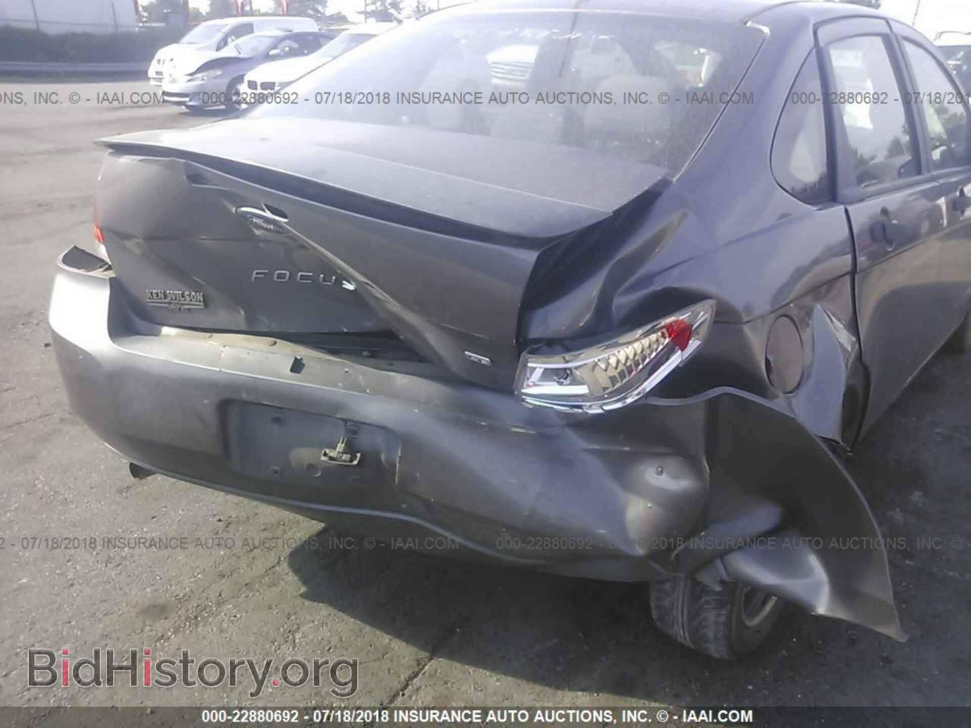 2011 Ford Focus - VIN: 1FAHP3FN6BW187043 - Photo 6