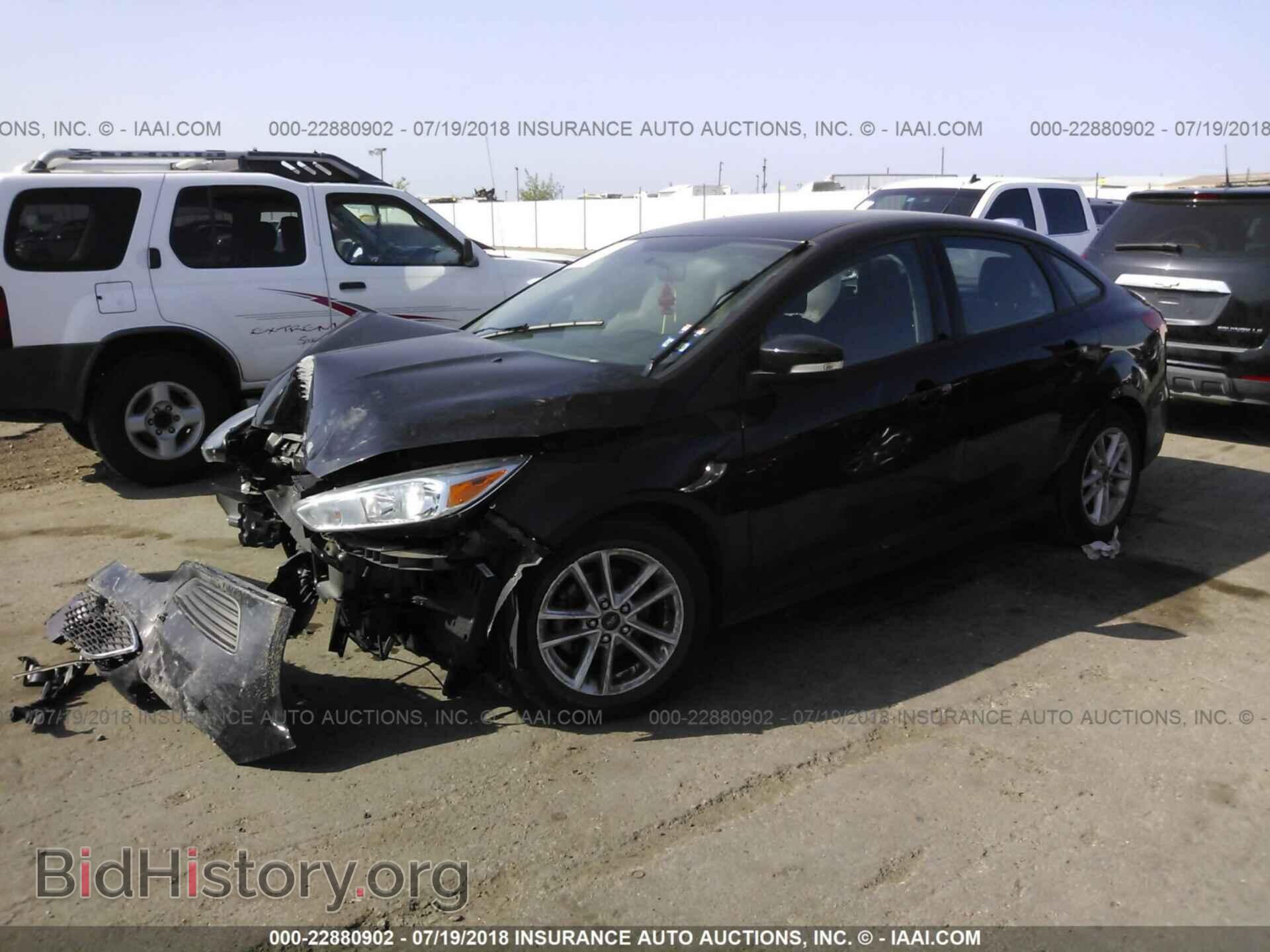 2016 Ford Focus - VIN: 1FADP3F22GL273933 - Photo 2