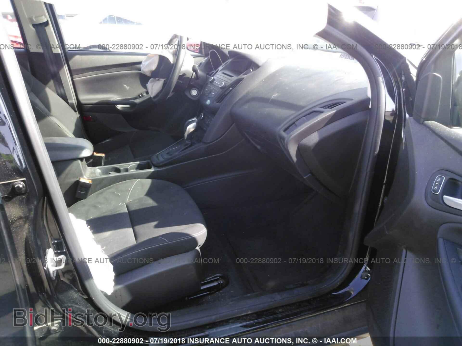 2016 Ford Focus - VIN: 1FADP3F22GL273933 - Photo 5