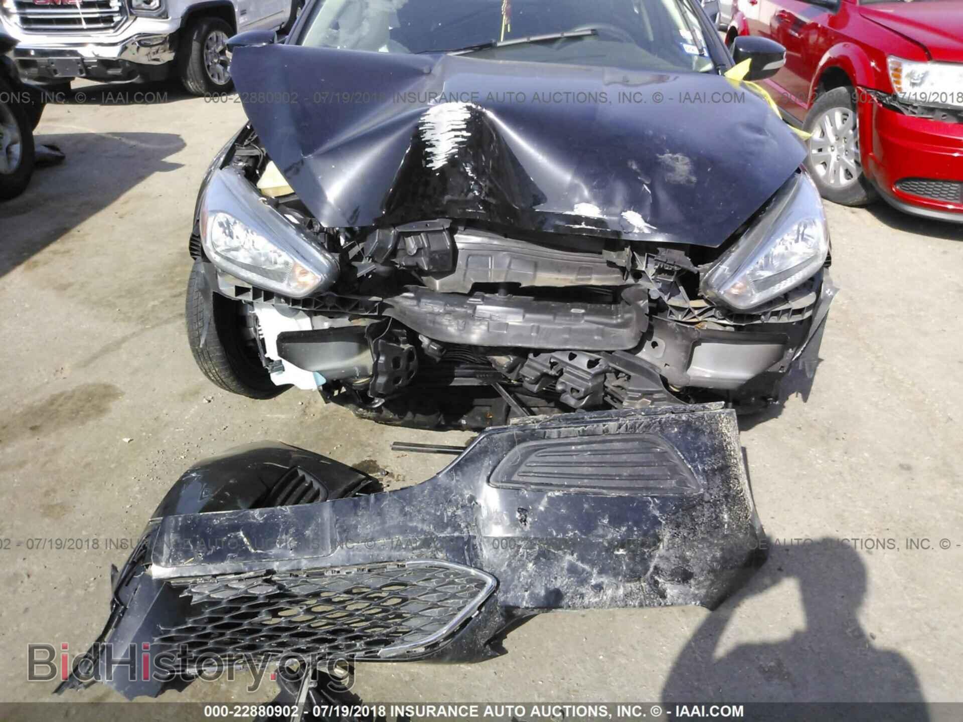 2016 Ford Focus - VIN: 1FADP3F22GL273933 - Photo 6