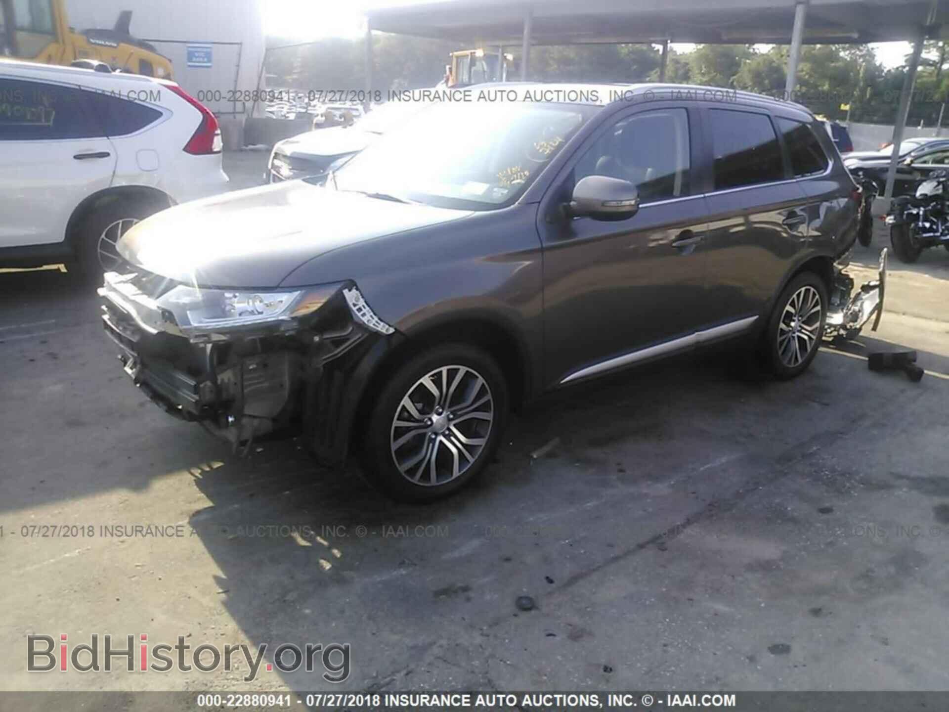 2017 Mitsubishi Outlander - VIN: JA4AZ3A38HZ056323 - Фото 2