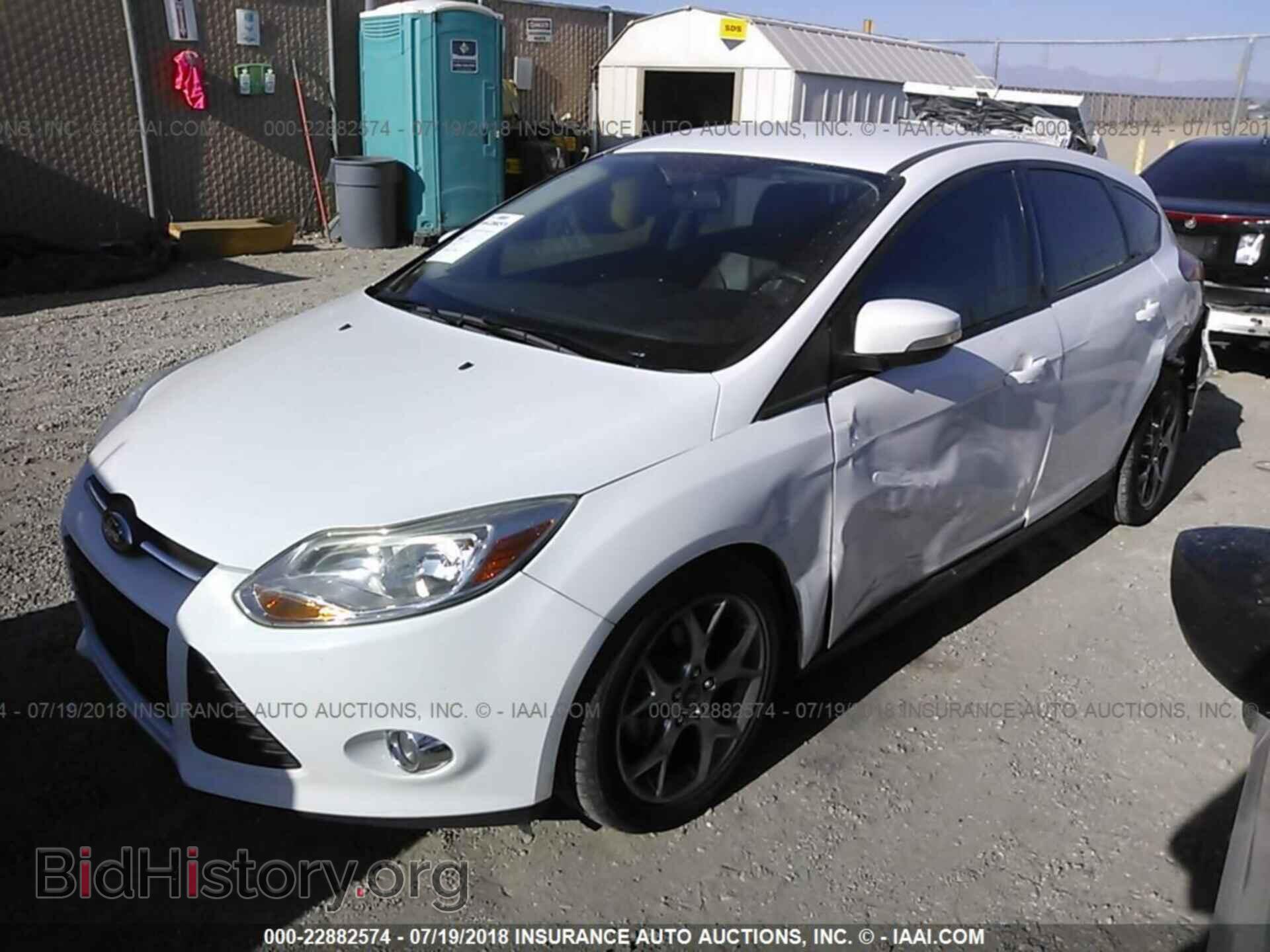 2014 Ford Focus - VIN: 1FADP3K2XEL414072 - Photo 2