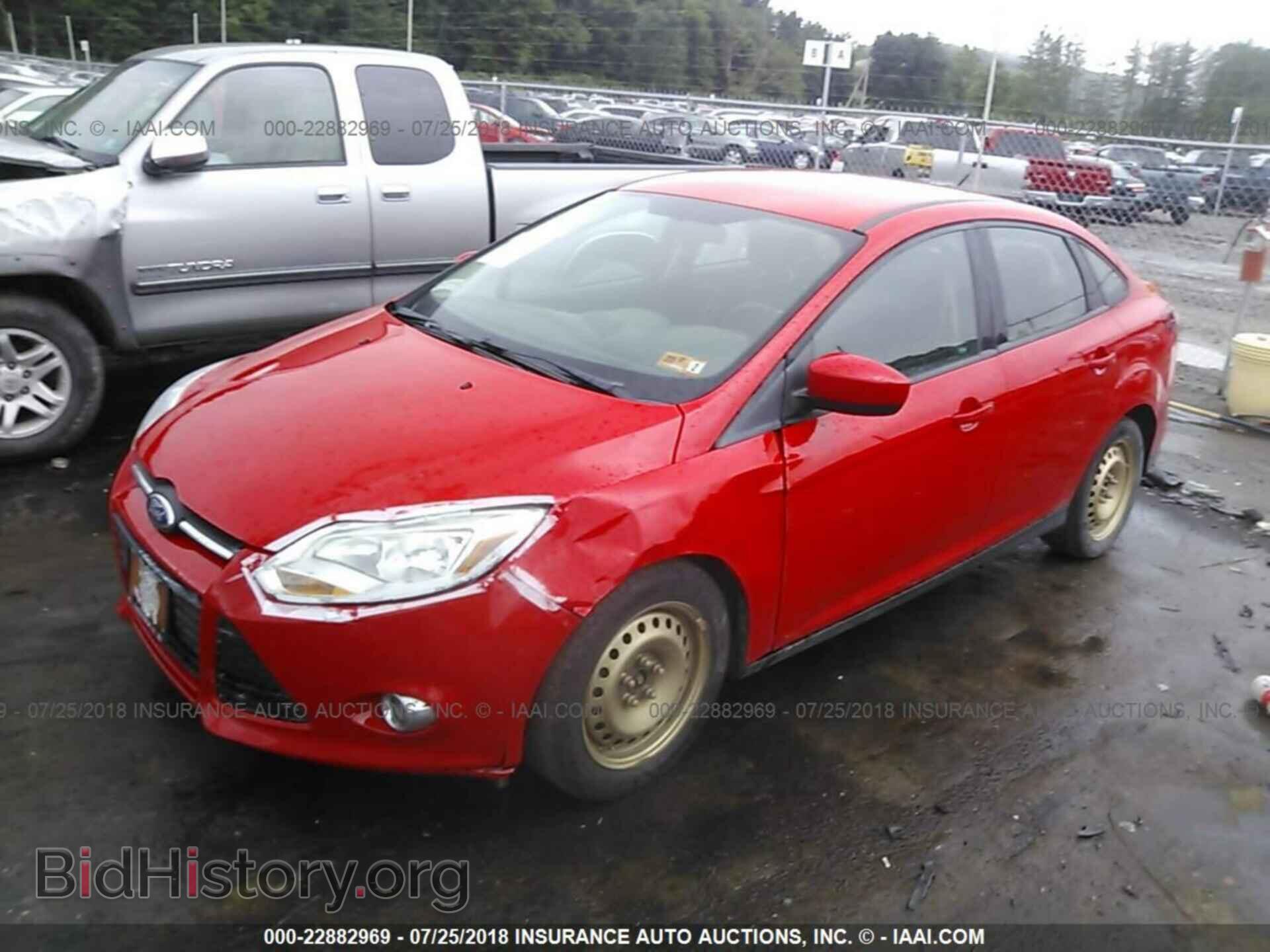 2012 Ford Focus - VIN: 1FAHP3F24CL125214 - Фото 2