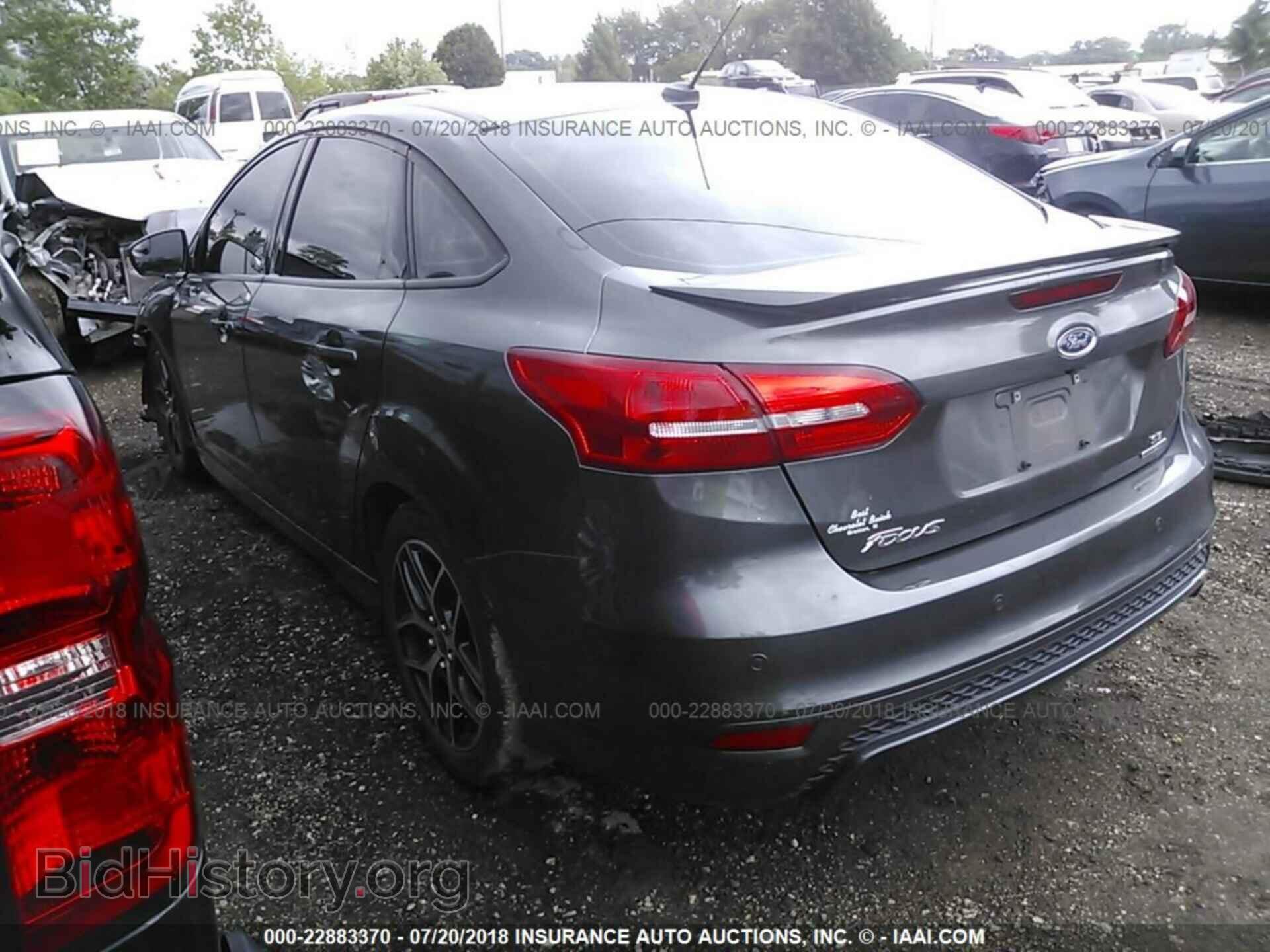 2015 Ford Focus - VIN: 1FADP3F2XFL247496 - Photo 3