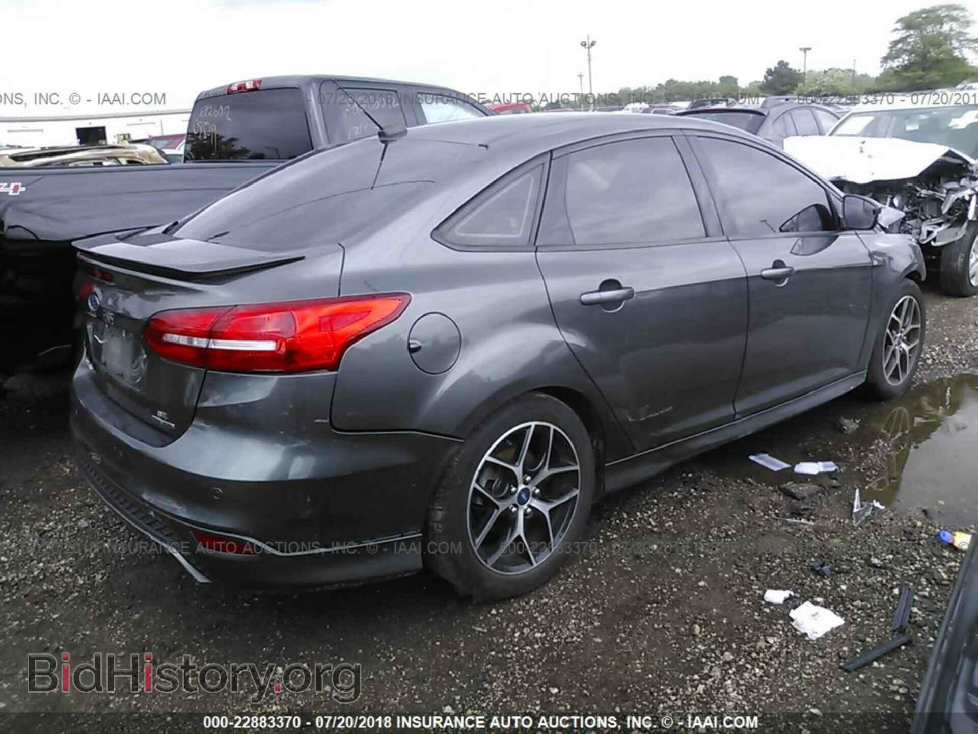 2015 Ford Focus - VIN: 1FADP3F2XFL247496 - Photo 4