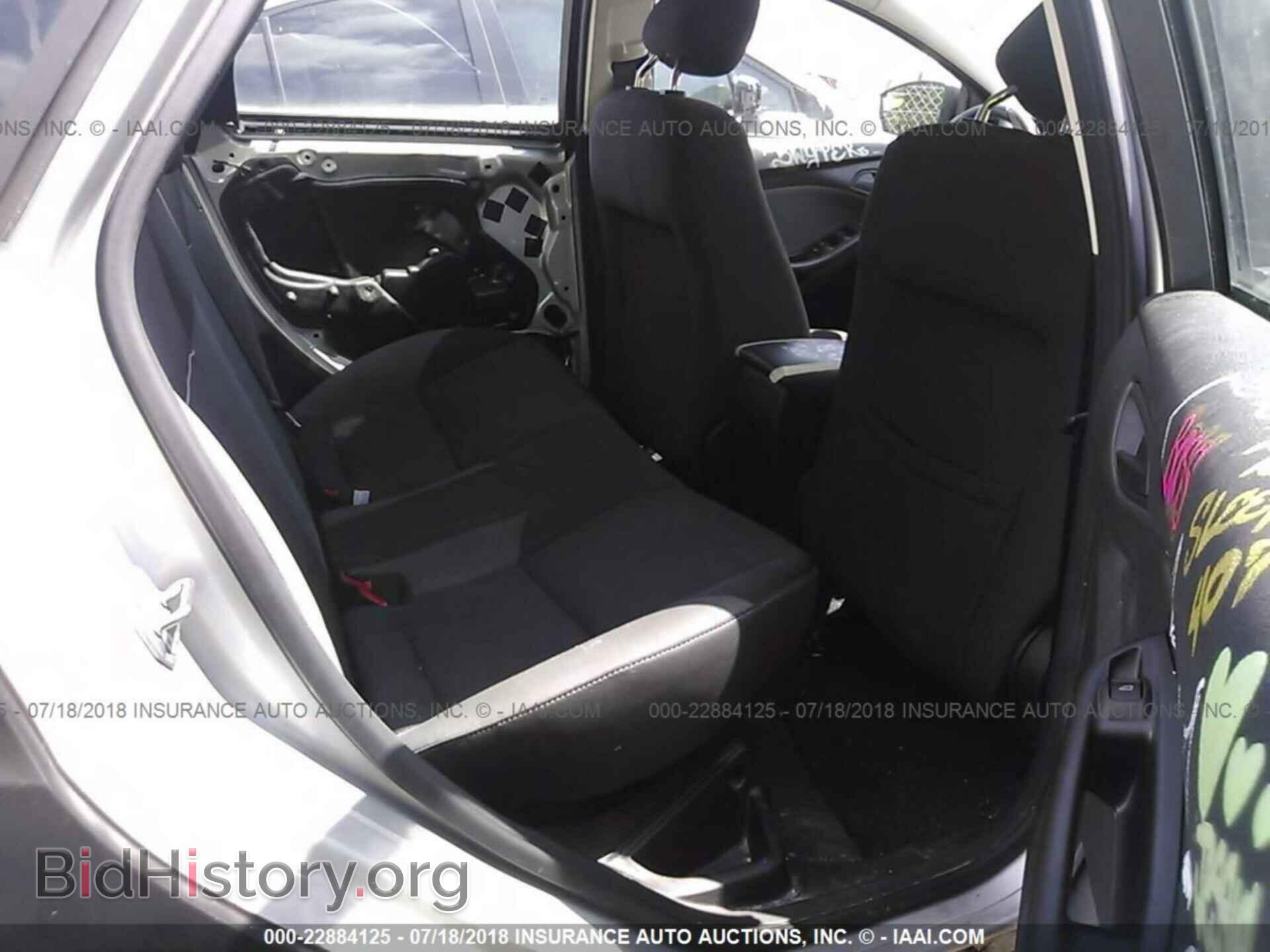 2012 Ford Focus - VIN: 1FAHP3F22CL131481 - Photo 8