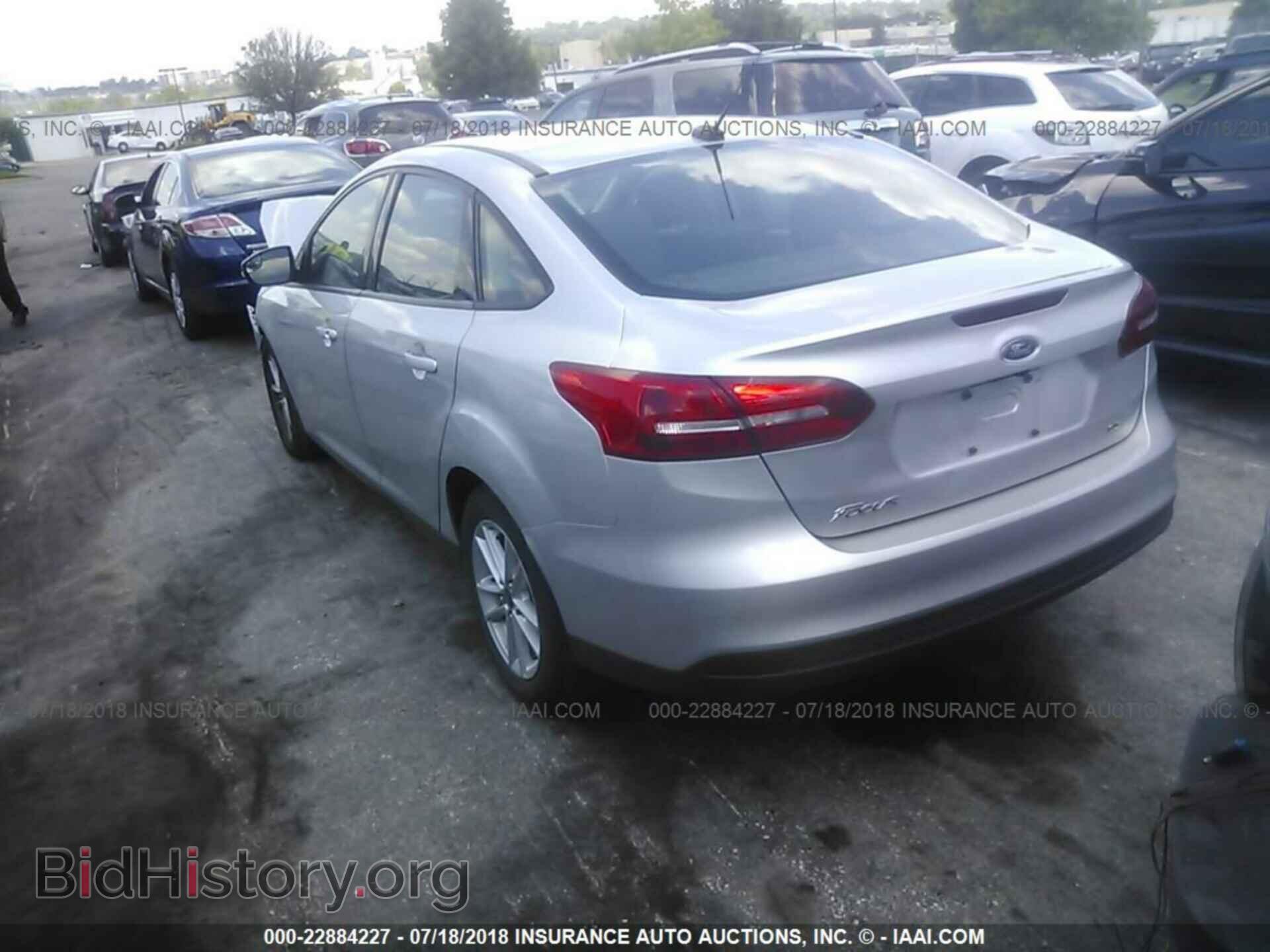 2015 Ford Focus - VIN: 1FADP3F21FL242459 - Фото 3