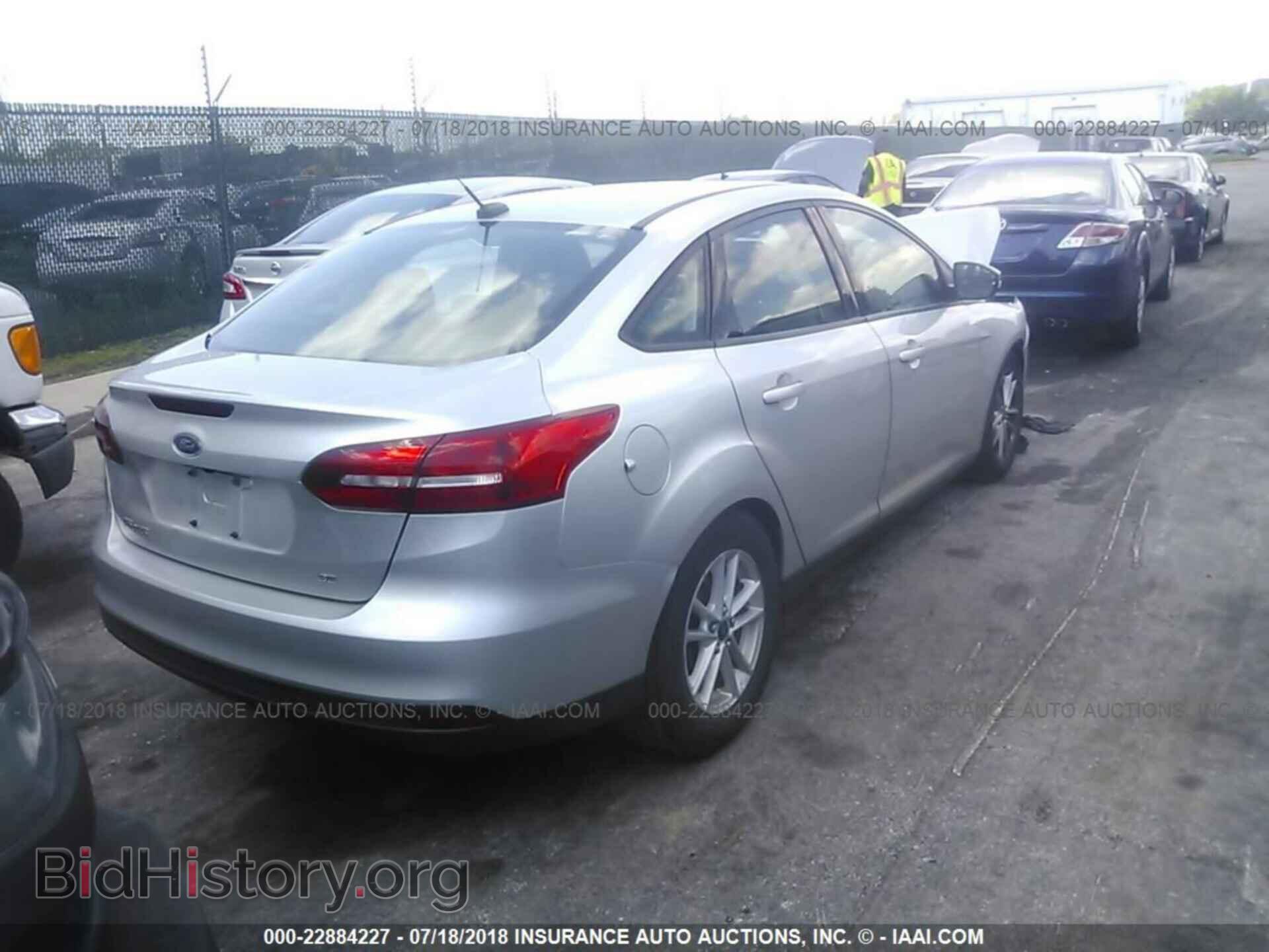 2015 Ford Focus - VIN: 1FADP3F21FL242459 - Фото 4