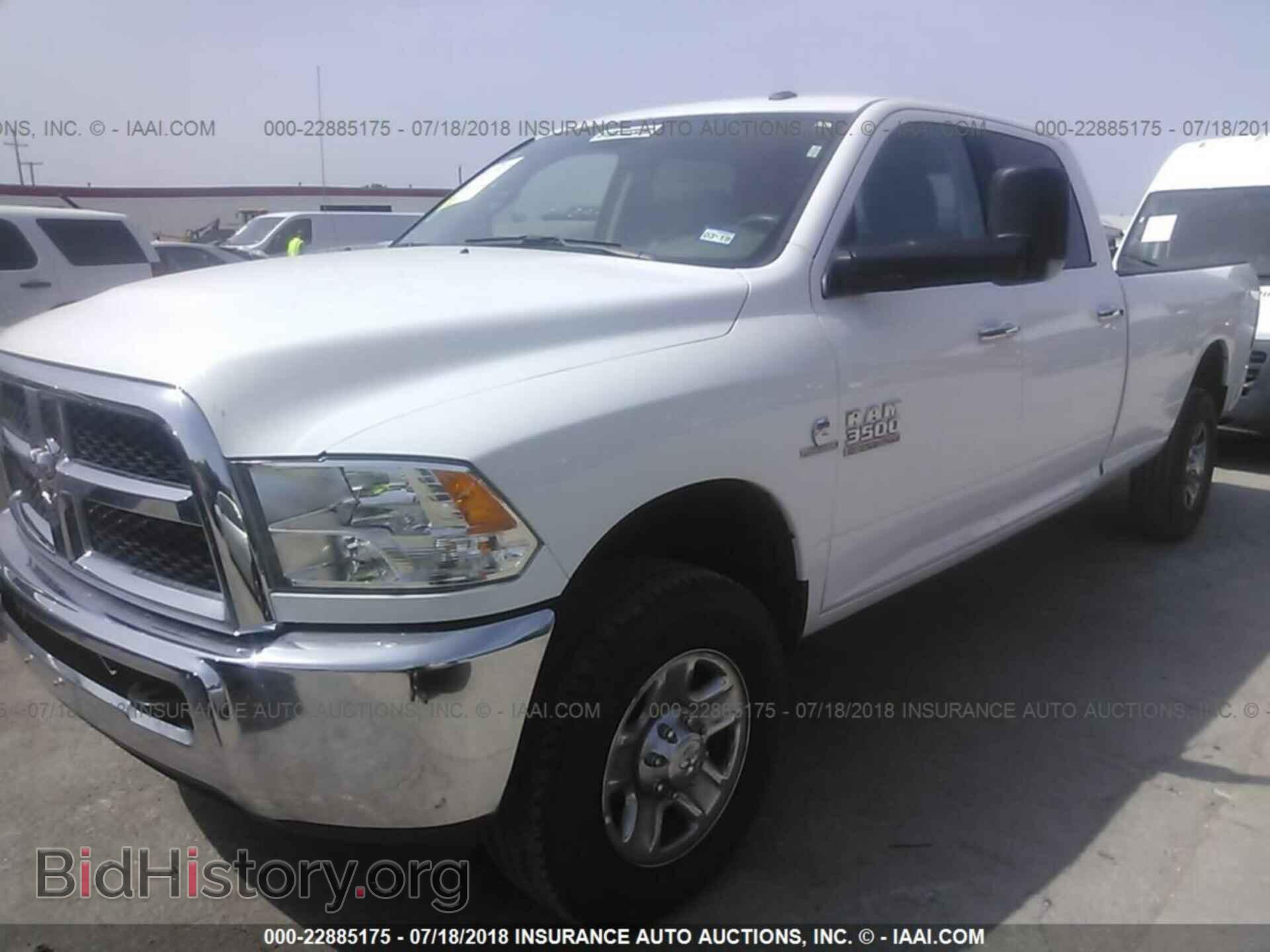 2017 Ram 3500 - VIN: 3C63R3HLXHG654943 - Фото 2