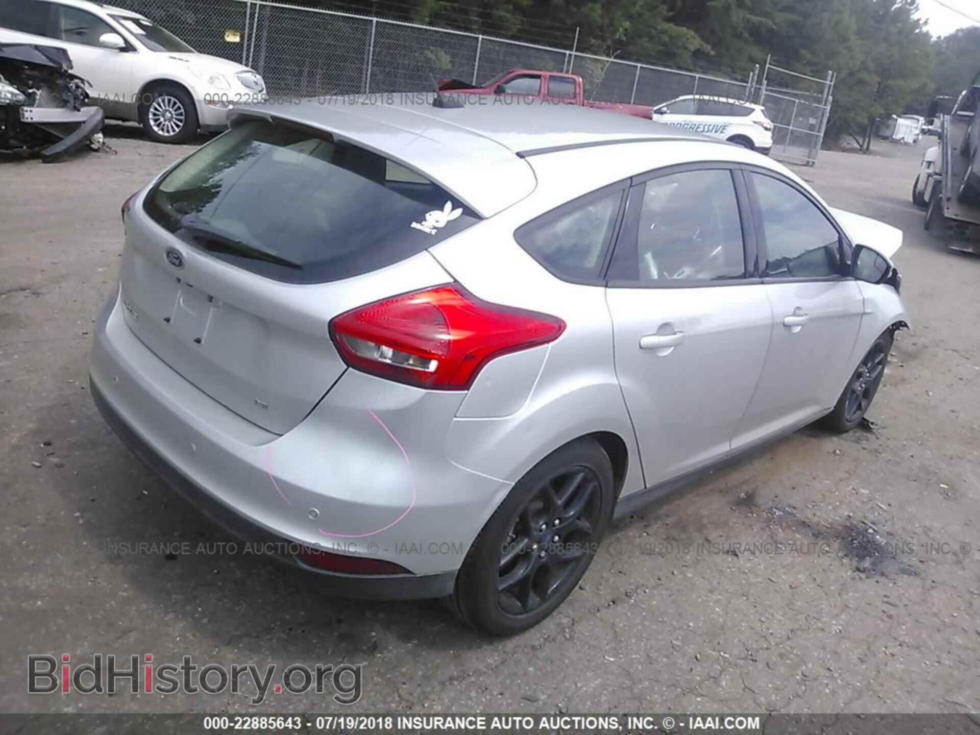 2016 Ford Focus - VIN: 1FADP3K21GL330340 - Photo 4