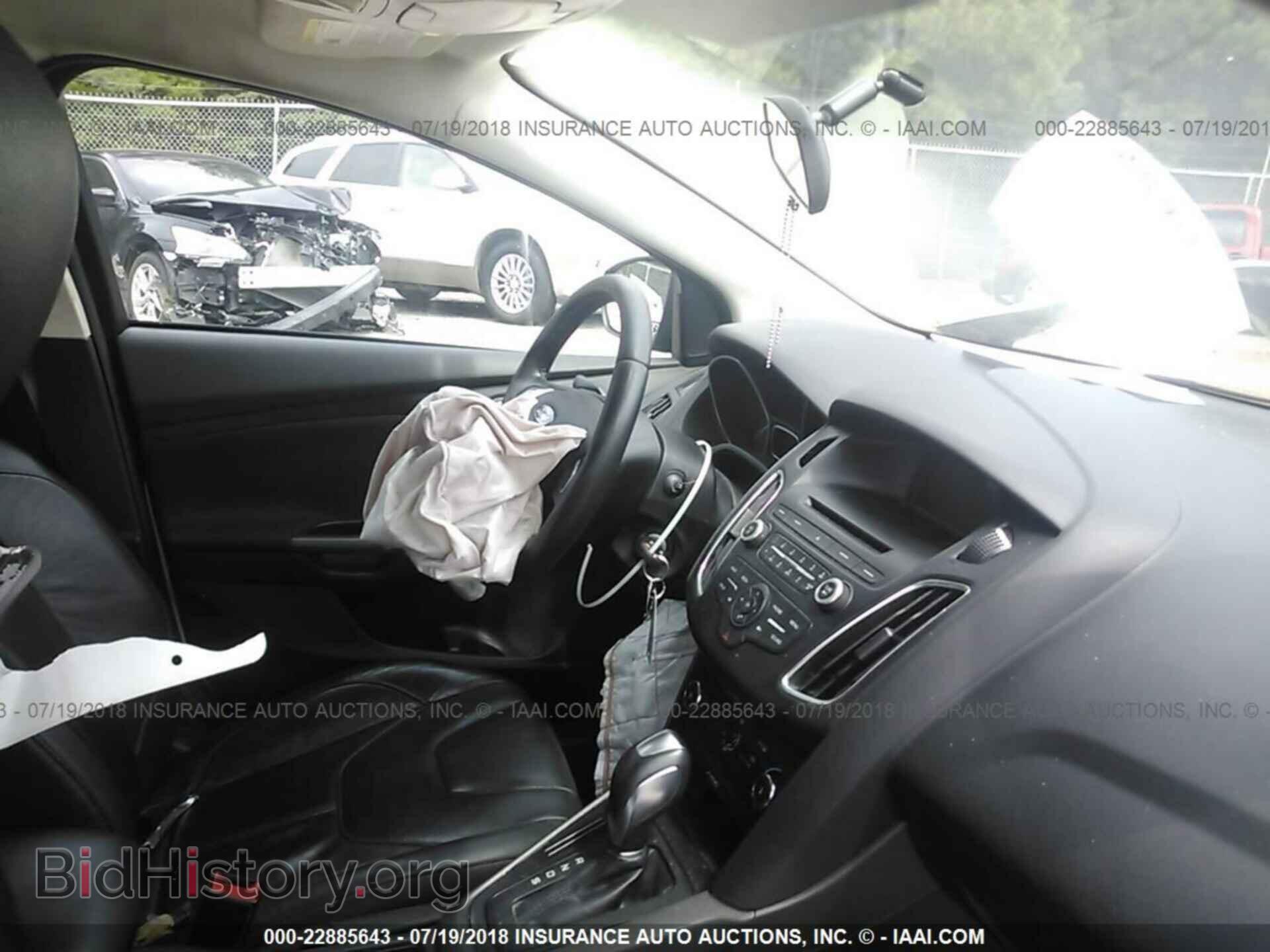 2016 Ford Focus - VIN: 1FADP3K21GL330340 - Photo 5
