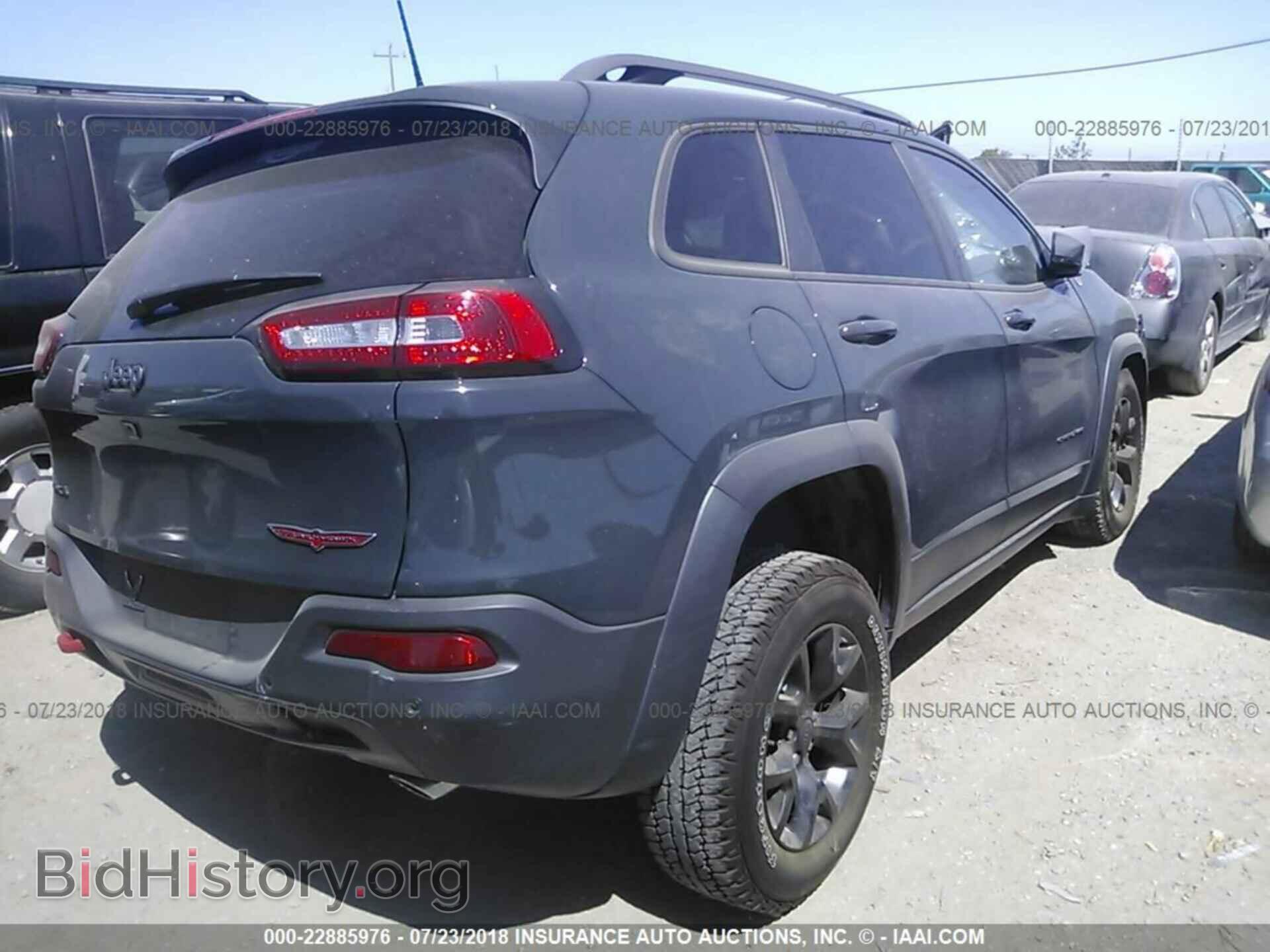 2017 Jeep Cherokee - VIN: 1C4PJMBS0HW588041 - Photo 4