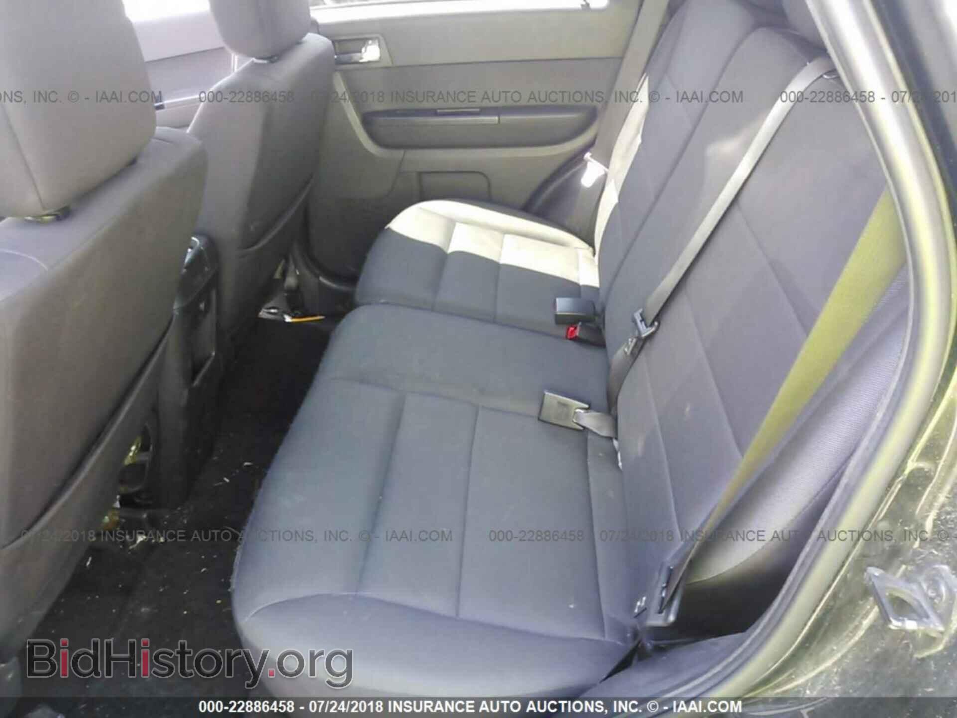 2011 Ford Escape - VIN: 1FMCU0D70BKB44840 - Photo 8