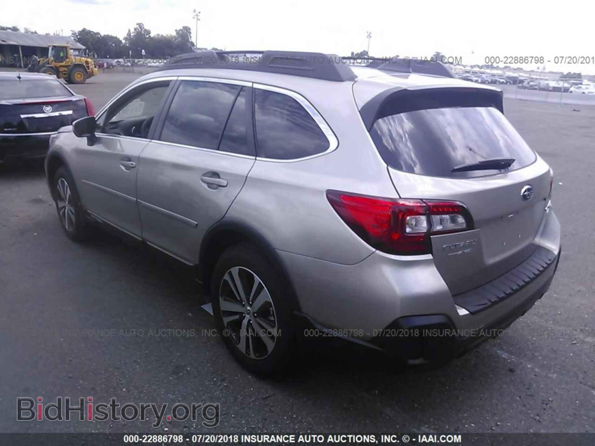 2018 Subaru Outback - VIN: 4S4BSENC1J3340627 - Фото 3