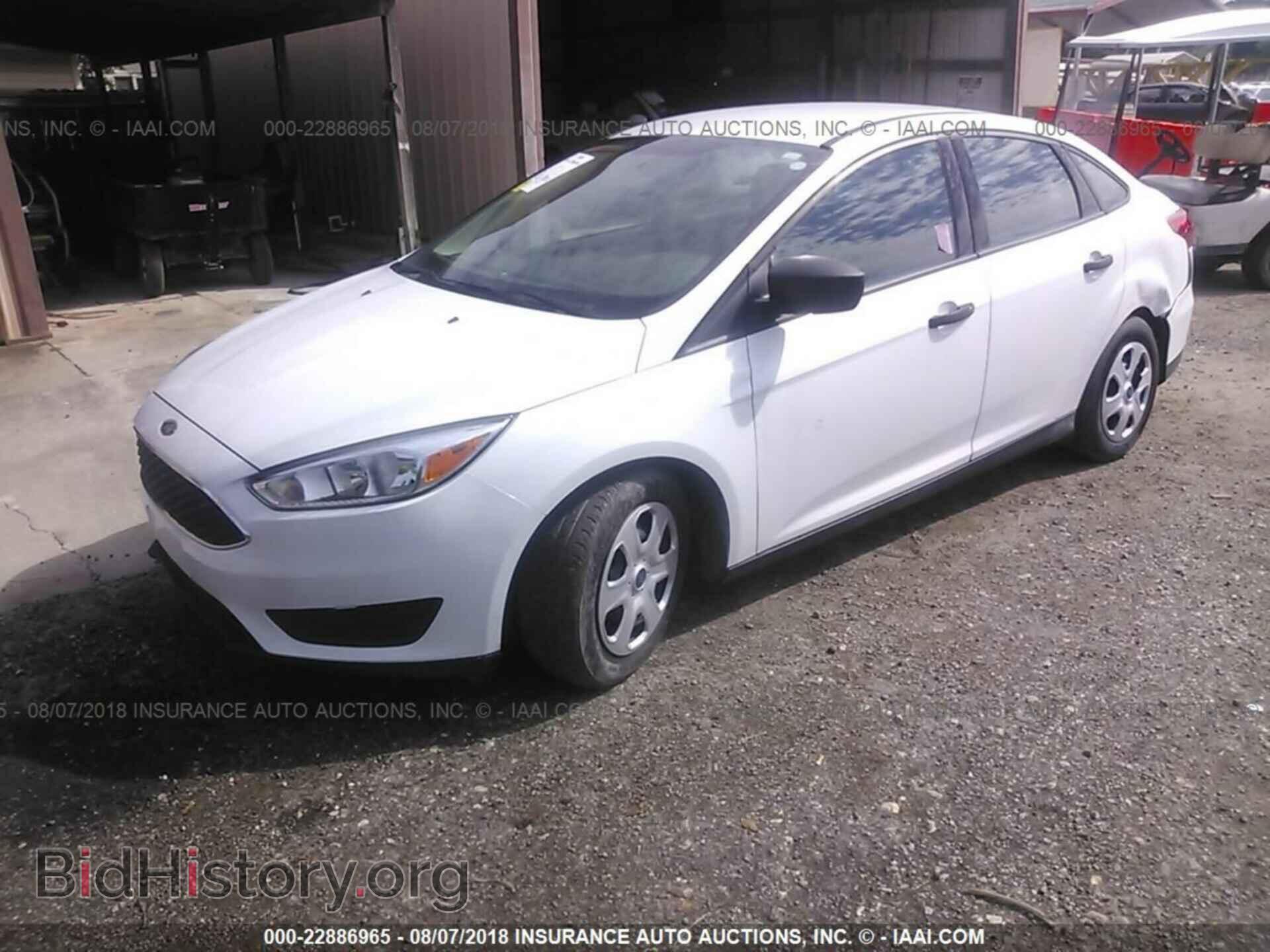 2015 Ford Focus - VIN: 1FADP3E24FL295982 - Photo 2