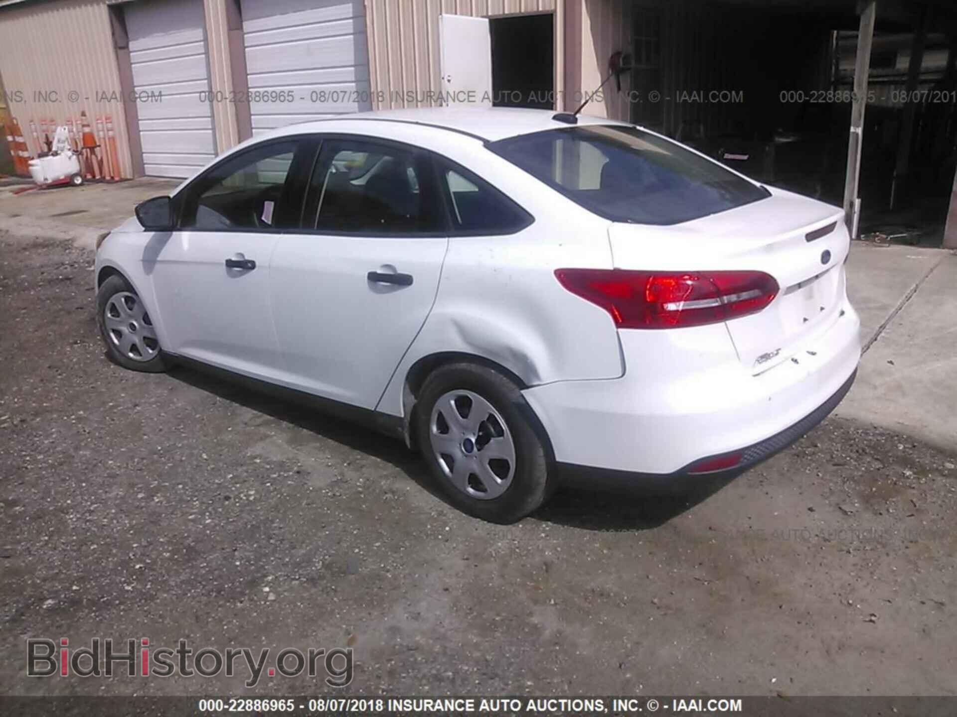2015 Ford Focus - VIN: 1FADP3E24FL295982 - Photo 3