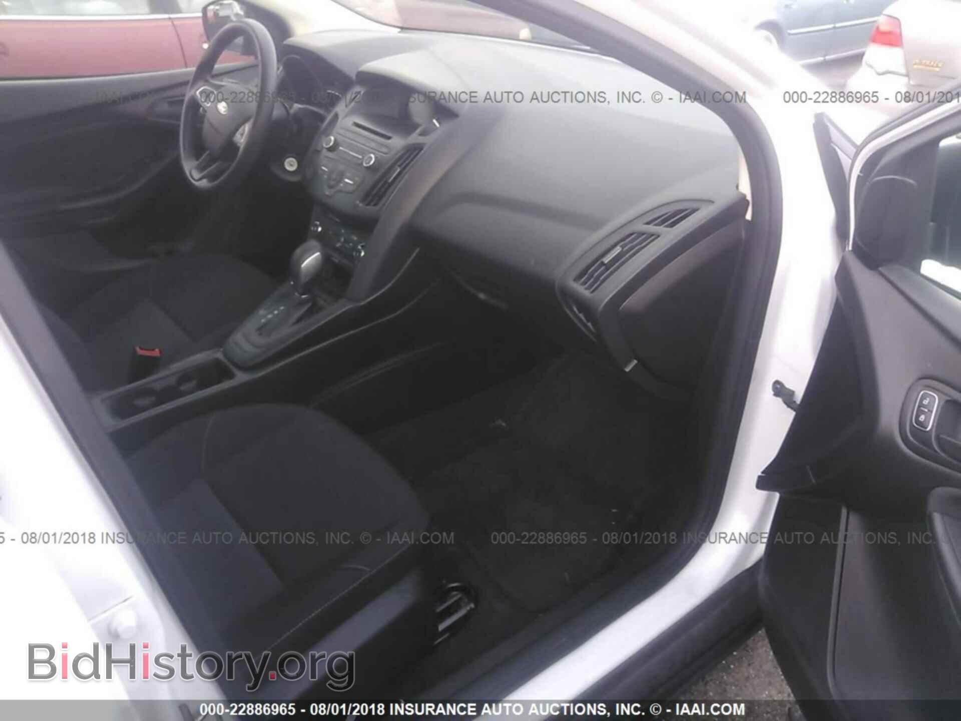 2015 Ford Focus - VIN: 1FADP3E24FL295982 - Photo 5