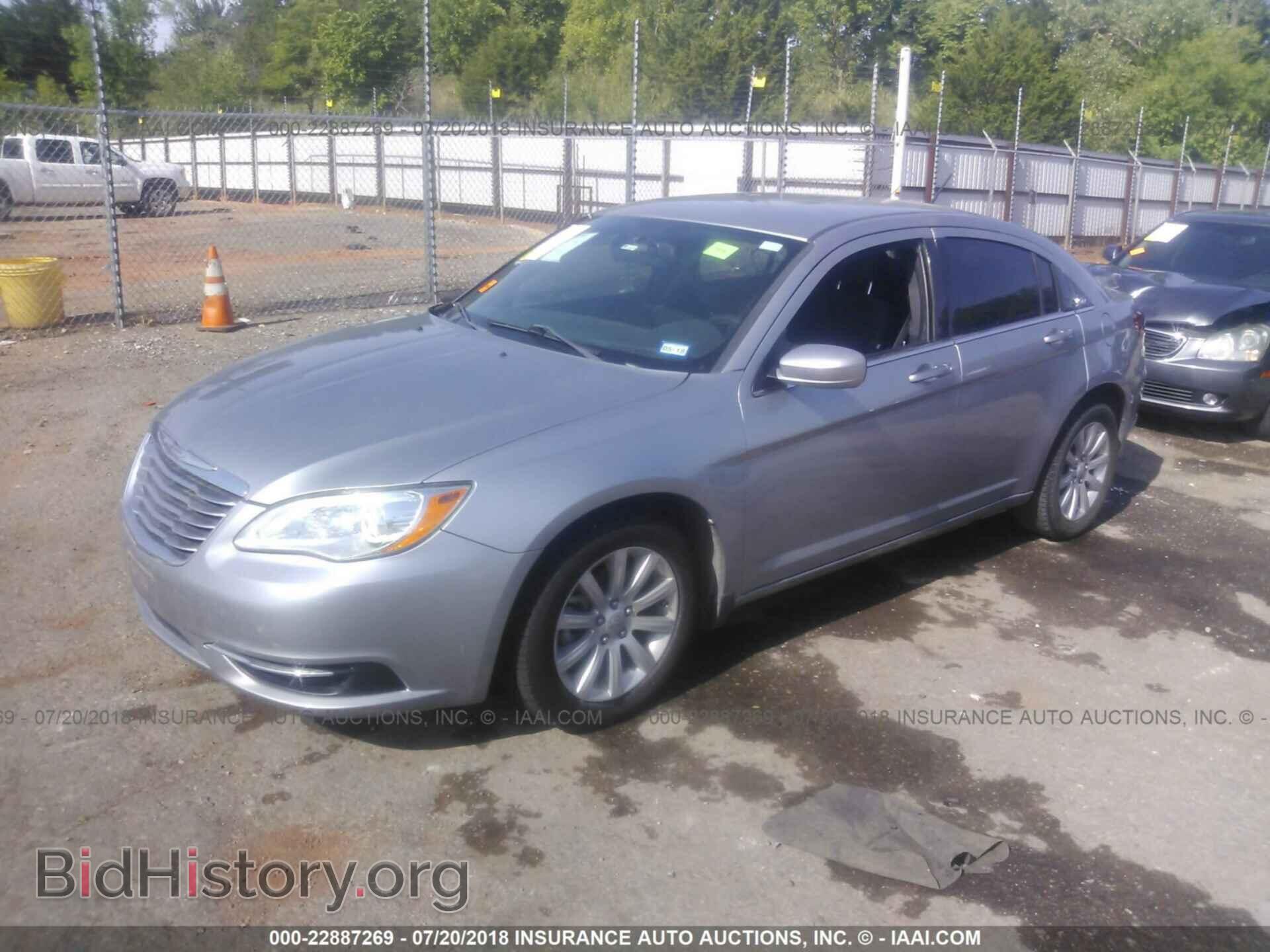 2013 Chrysler 200 - VIN: 1C3CCBBG0DN528533 - Photo 2